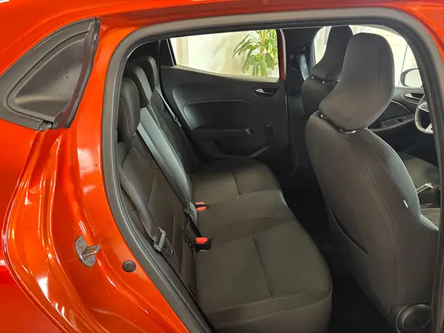 Renault Clio view 8