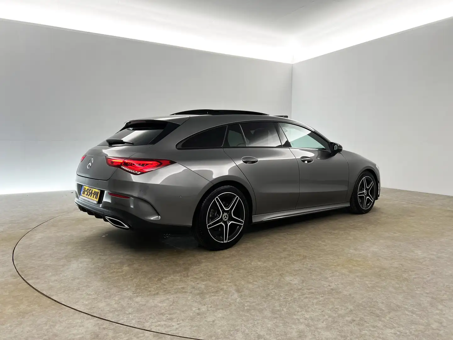 Mercedes-Benz CLA 180 AMG Pano Camera LED Virtual Cruise Clima Navigatie Gris - 2