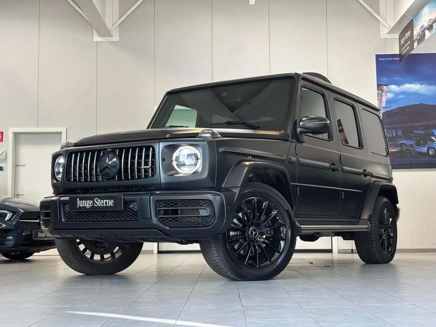 Mercedes-Benz G 400 d AMG+DISTR+STDHZ+AHK+MBEAM+BURMES+NIGHT II Schwarz - 1