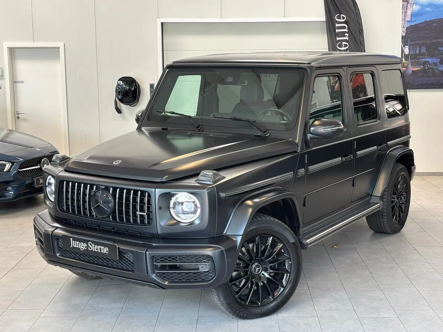 Mercedes-Benz G 400 d AMG+DISTR+STDHZ+AHK+MBEAM+BURMES+NIGHT II Schwarz - 2