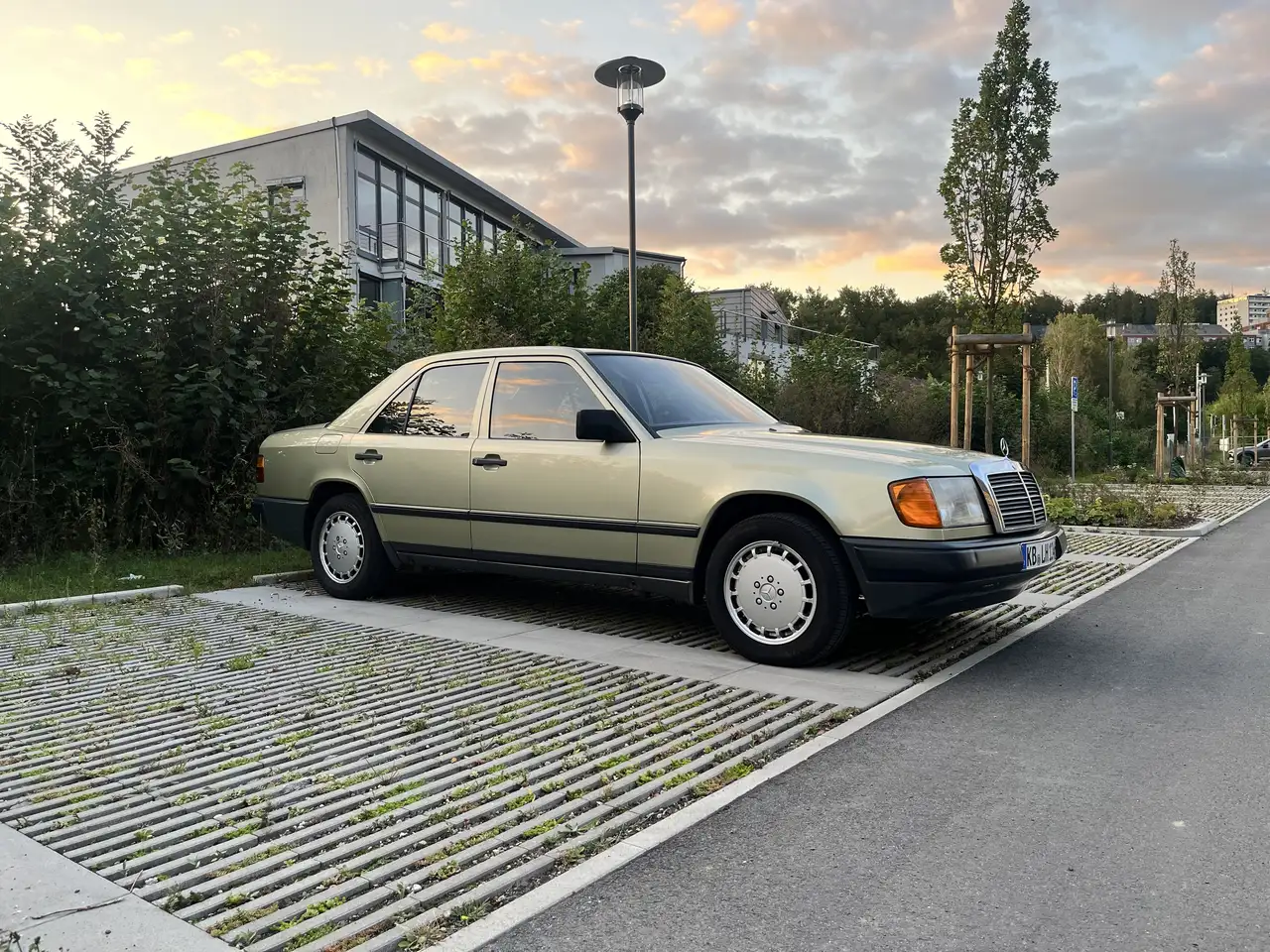 Mercedes-Benz 300 E, foto 1