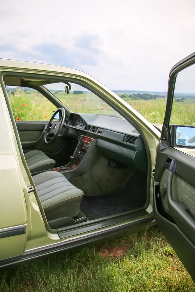 Mercedes-Benz 300 E, foto 3