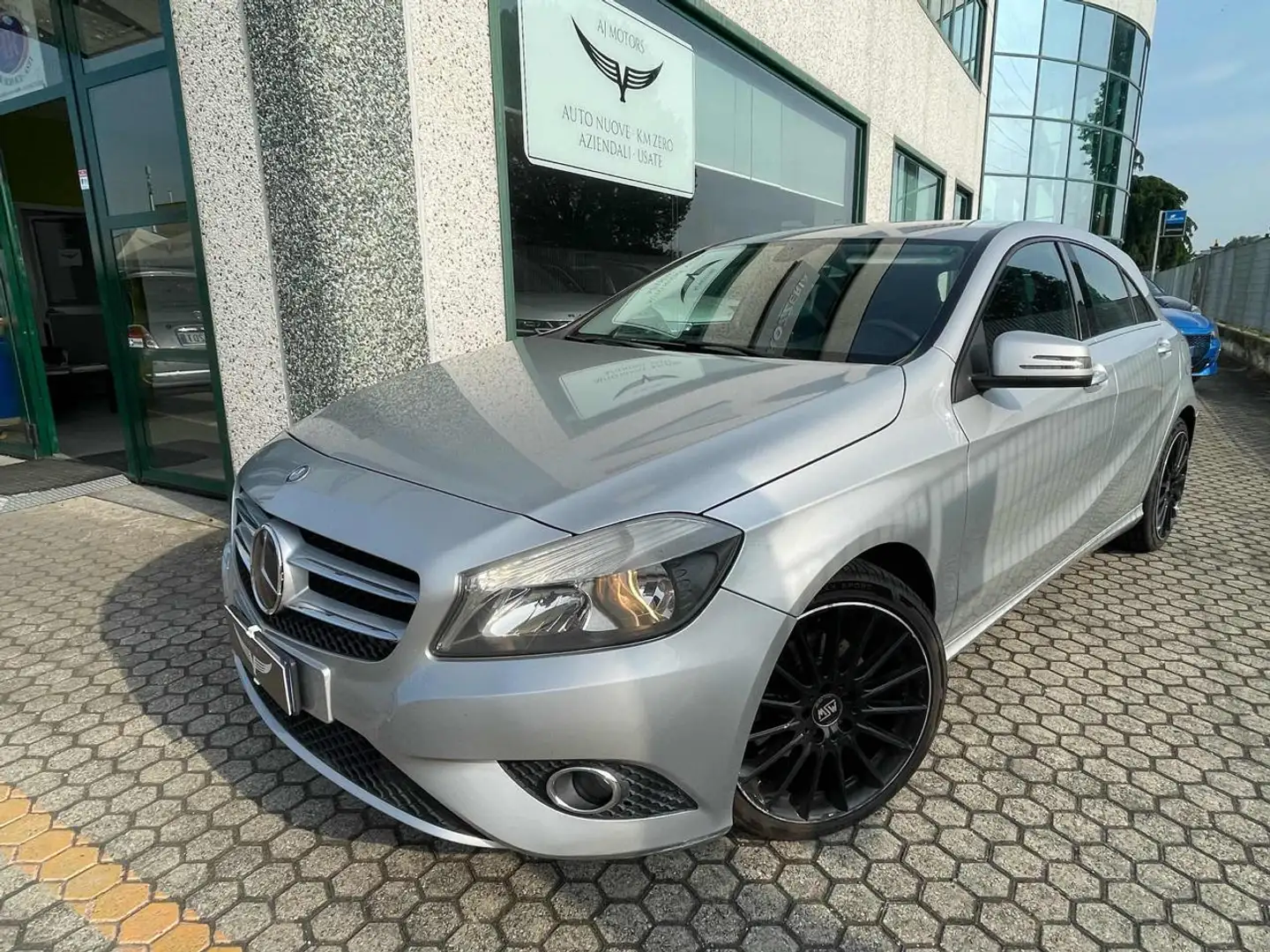 Mercedes-Benz A 200 Premium Argent - 2