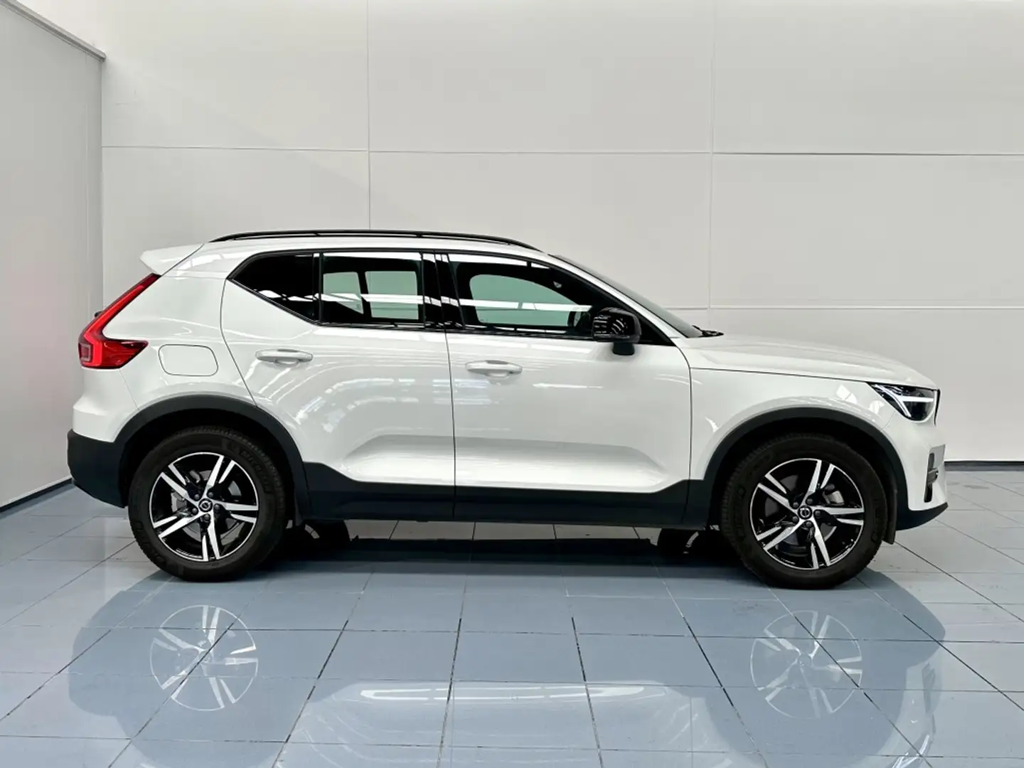 Volvo XC40 B3 Plus Aut. Blanco - 2
