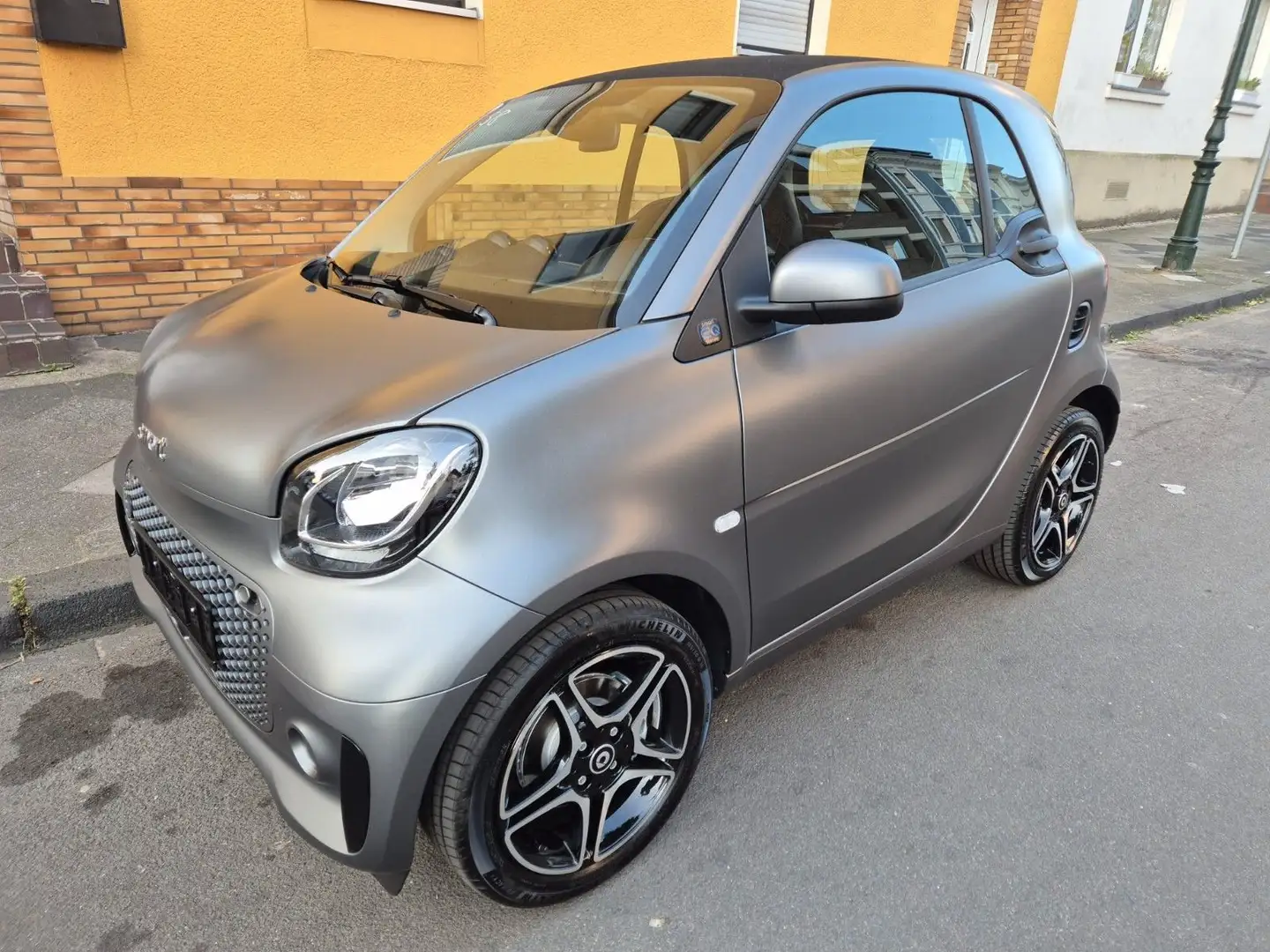 smart forTwo coupe EQ Prime Teilleder Alu Klima Grau - 1