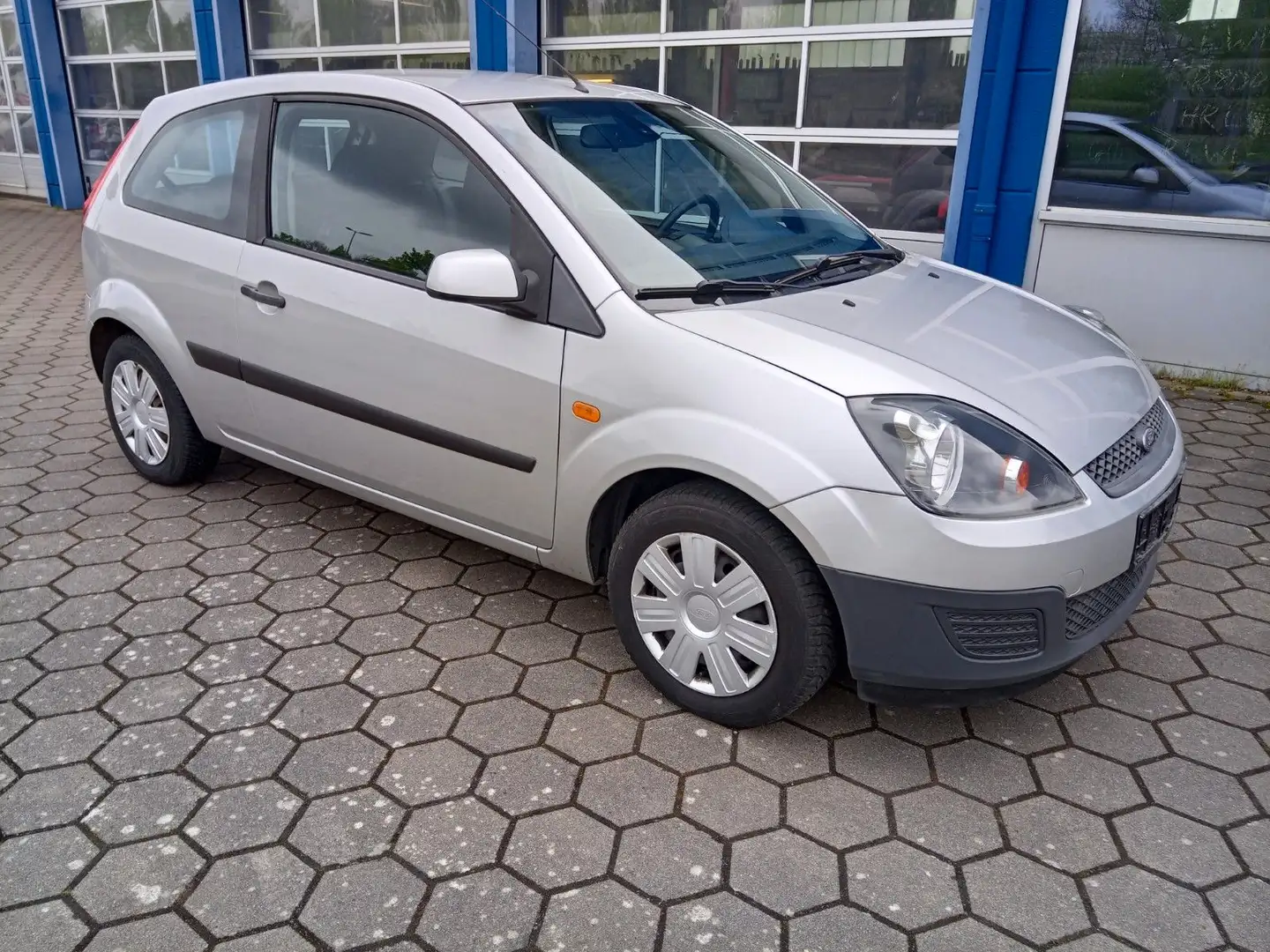 Ford Fiesta Connection/HU neu Plateado - 1