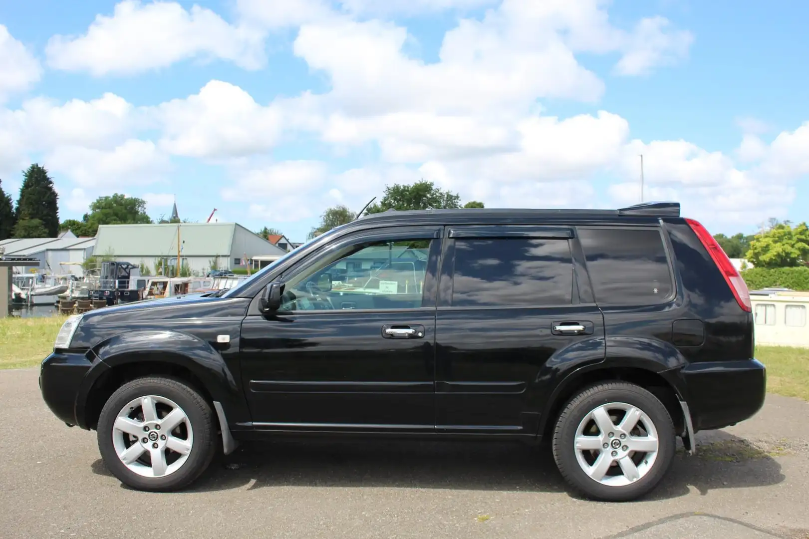 Nissan X-Trail 2.0 Columbia 2wd *Schuifdak *Pano *MultiMedia Zwart - 2