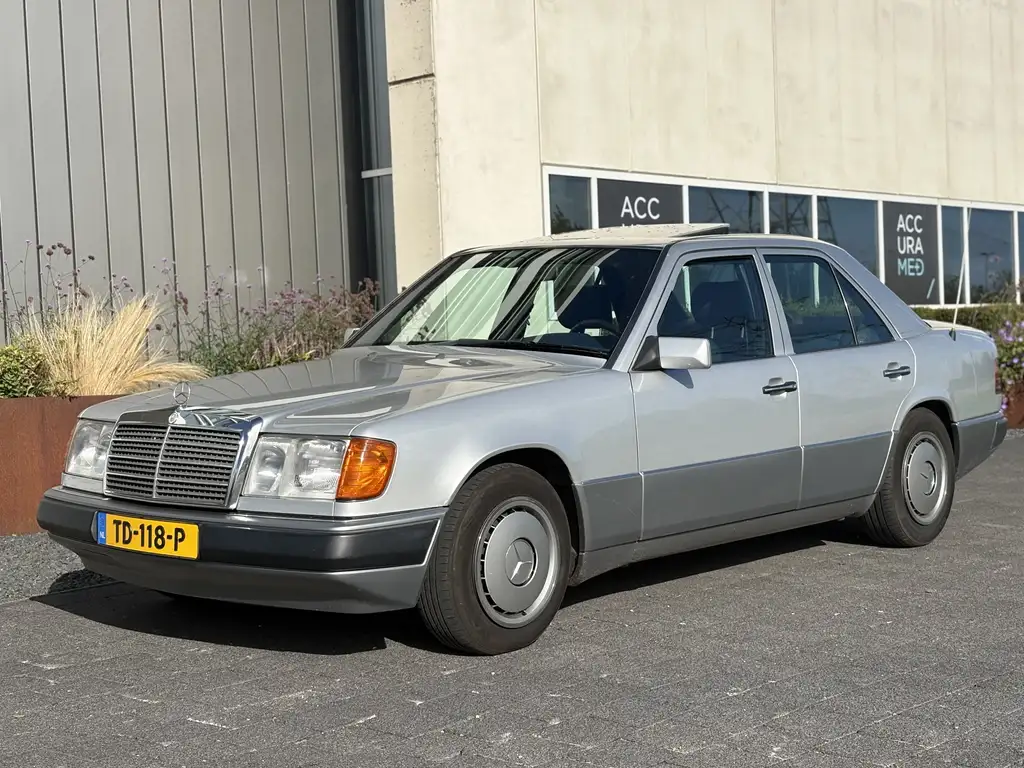 Mercedes-Benz E 250 1993 из Европы — купить под ключ