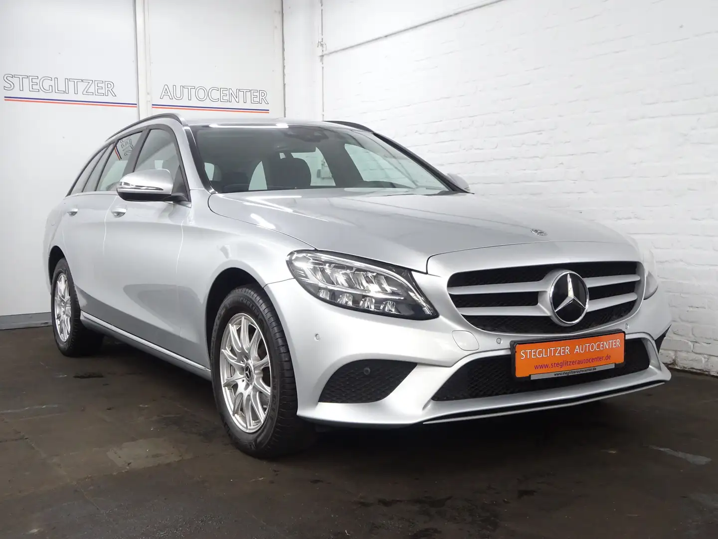 Mercedes-Benz C 200 d T 9G ACC/AHK/LED/Navi/PDC/TW/Spur/SHZ/CarPlay Zilver - 2