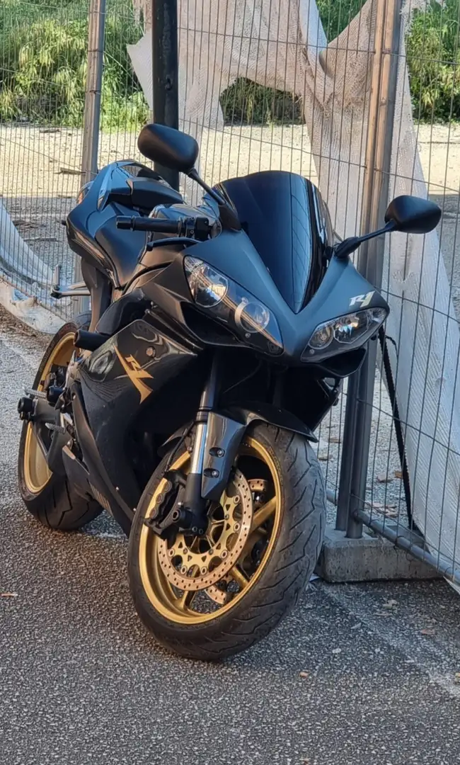 Yamaha YZF-R1 graphite gold edition Noir - 1