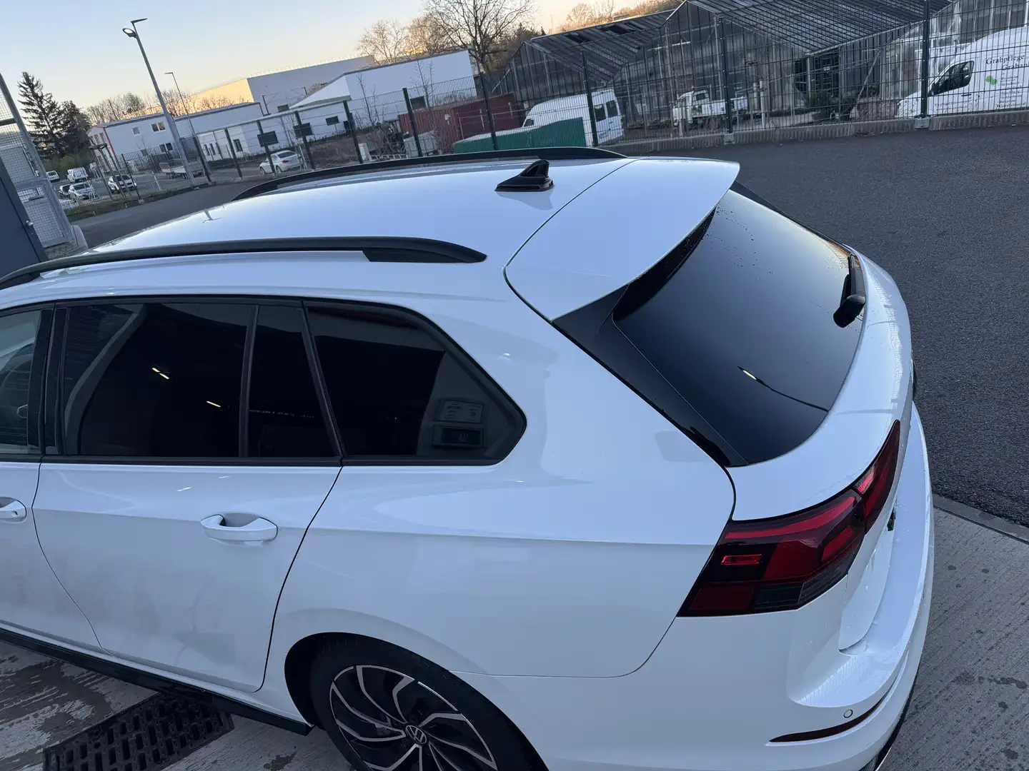 Volkswagen Golf Variant 2.0 TDI SCR DSG R-Line Weiß - 2