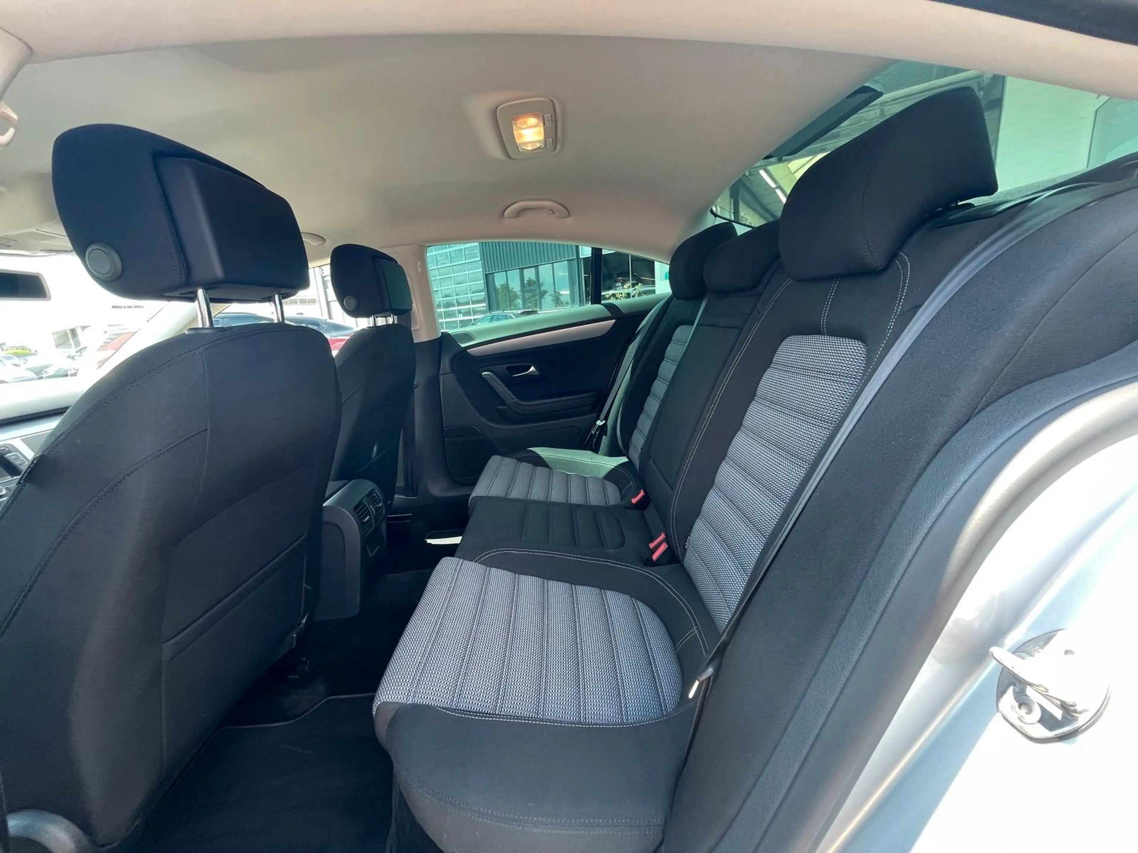 Volkswagen Passat CC Sportsitze+Navi+Bi-Xenon+Sitzheizung — photo 8