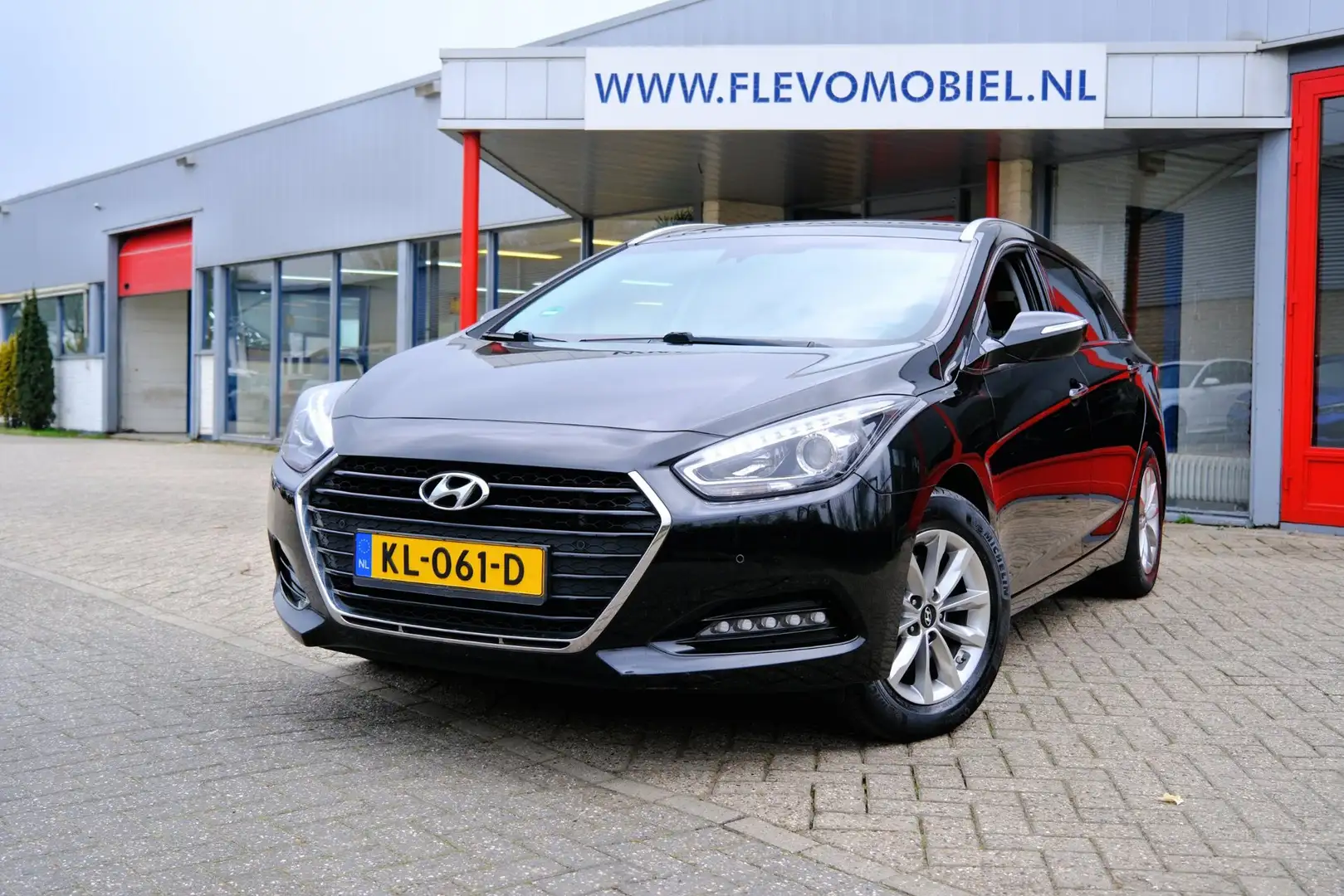 Hyundai i40 Wagon 1.7 CRDi Essence Navi|Clima|Cam|LMV Negro - 1
