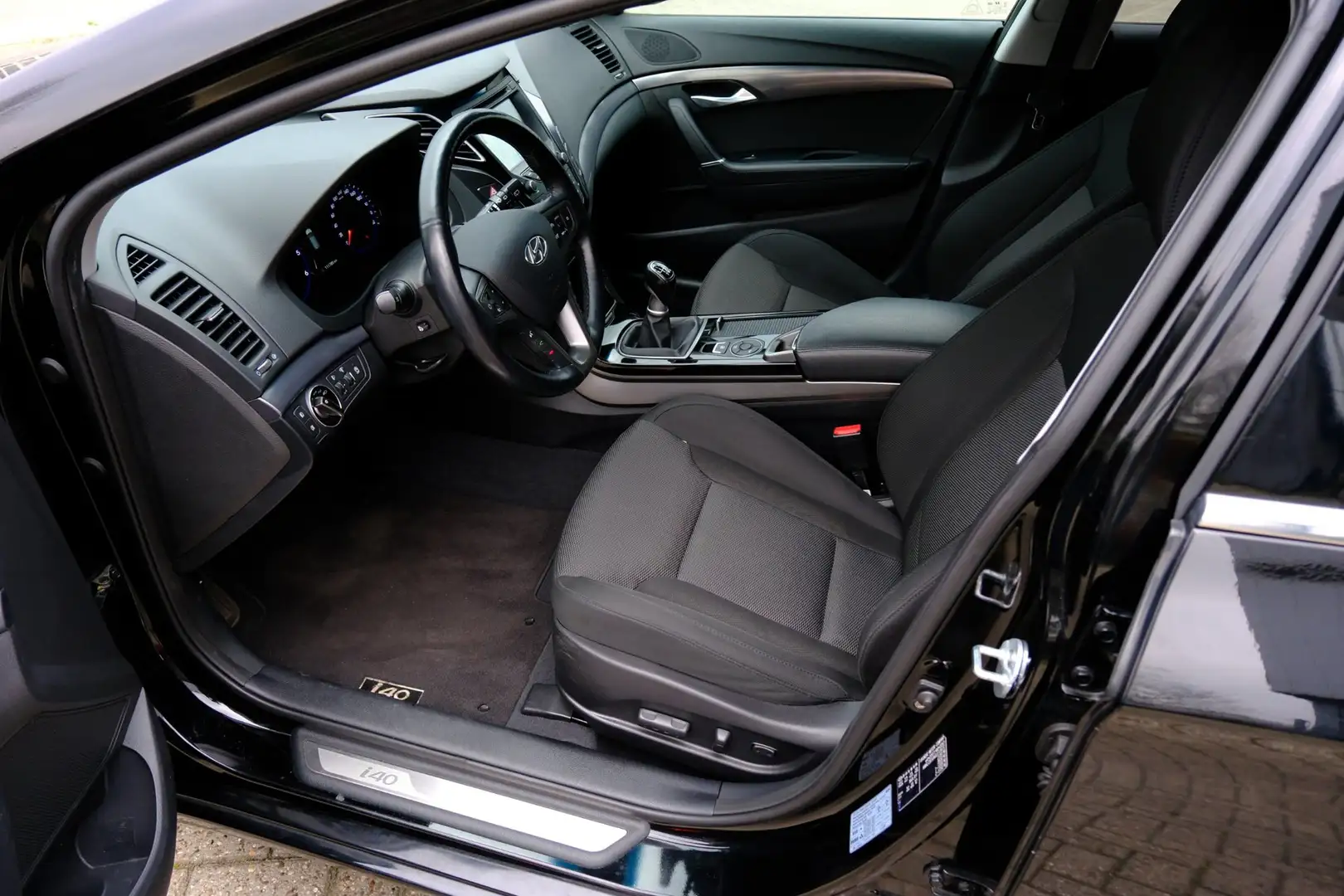 Hyundai i40 Wagon 1.7 CRDi Essence Navi|Clima|Cam|LMV Negro - 2