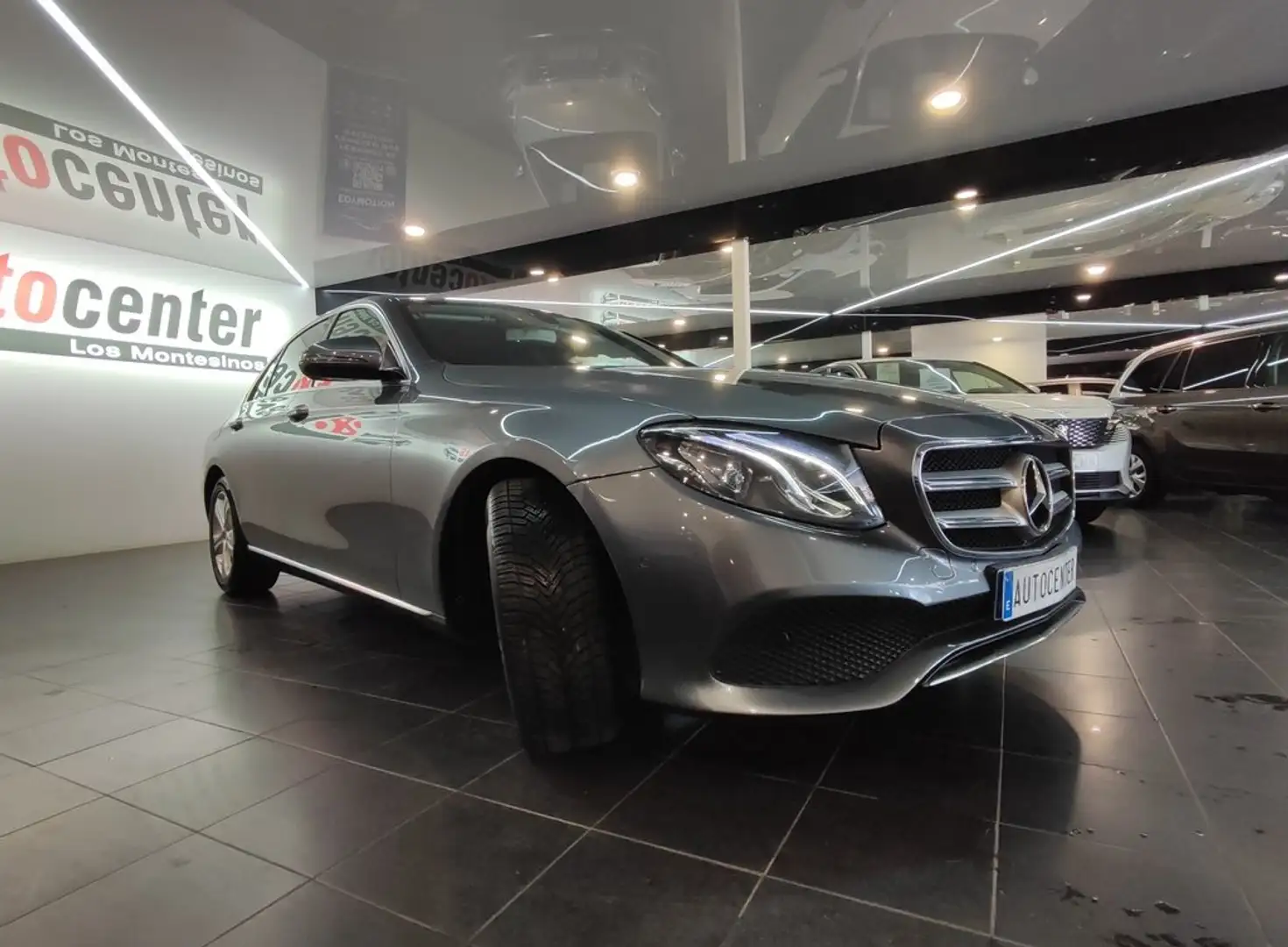 Mercedes-Benz E 200 Estate 200CDI BE Avantgarde Aut. Gris - 2