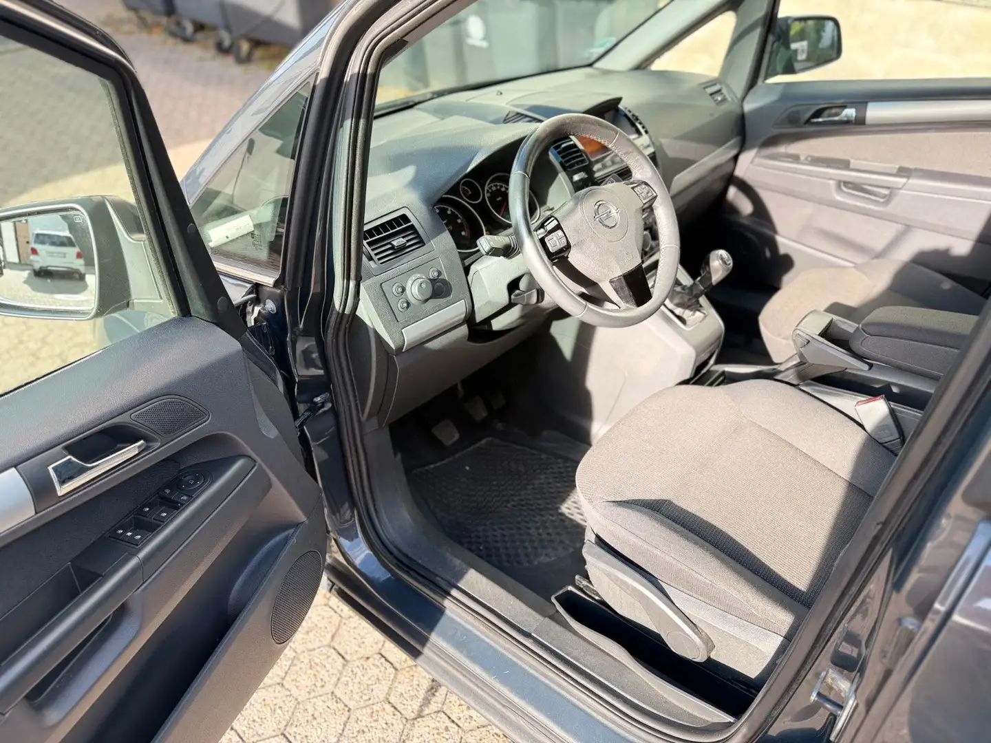 Opel Zafira B Family Plus Grau - 2