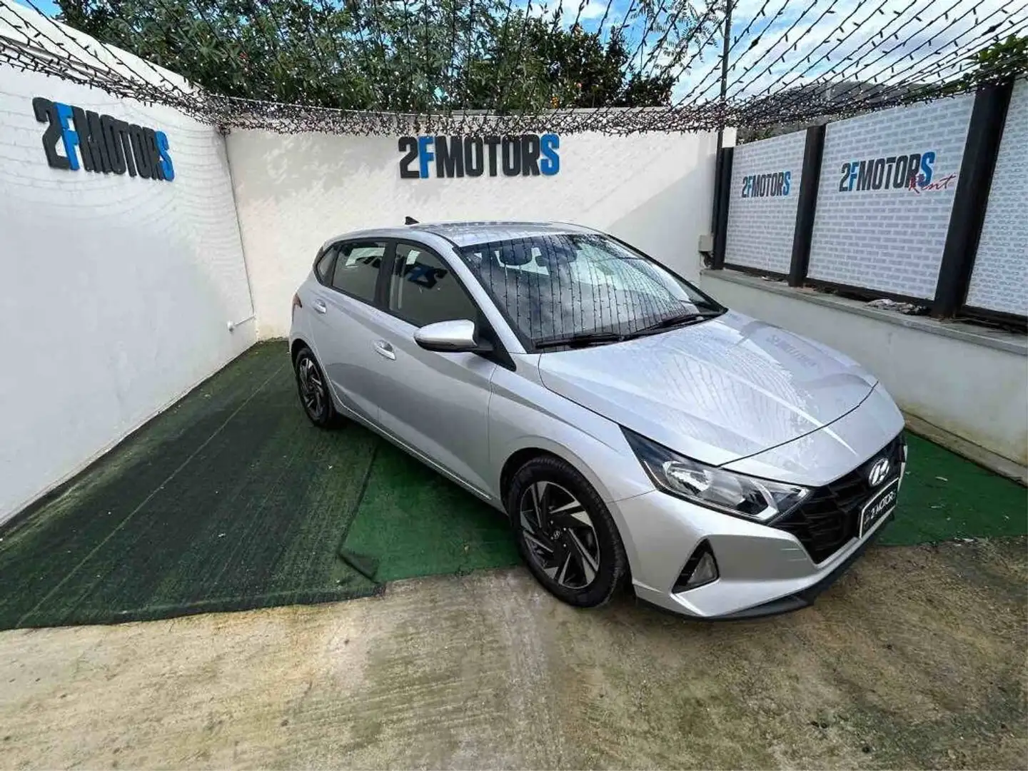 Hyundai i20 1.2 mpi Connectline Exterior Pack Silber - 1