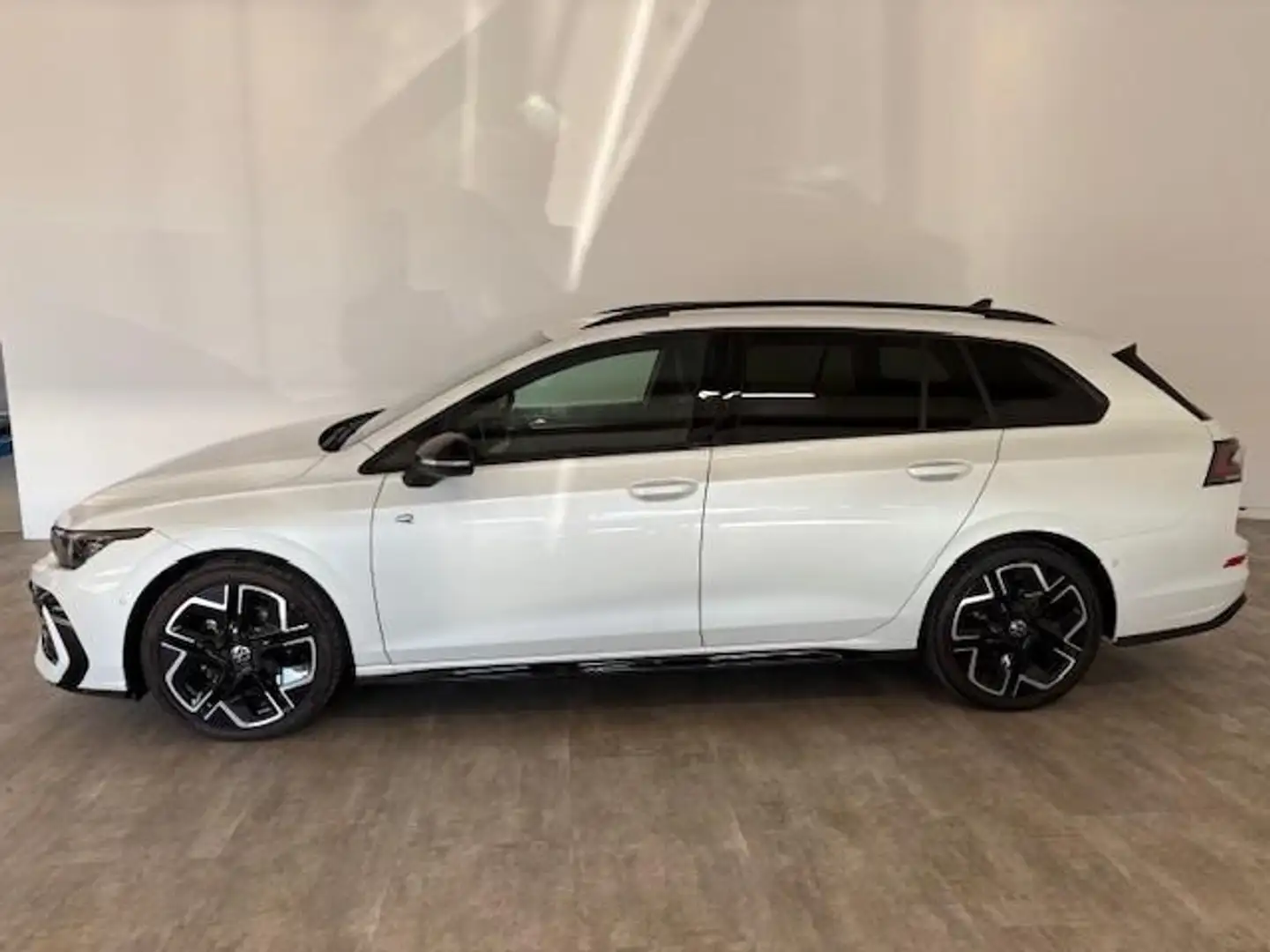 Volkswagen Golf Variant VIII 1.5 eTSI mHeV DSG R-line 85 kW (116 PS), A... Weiß - 2