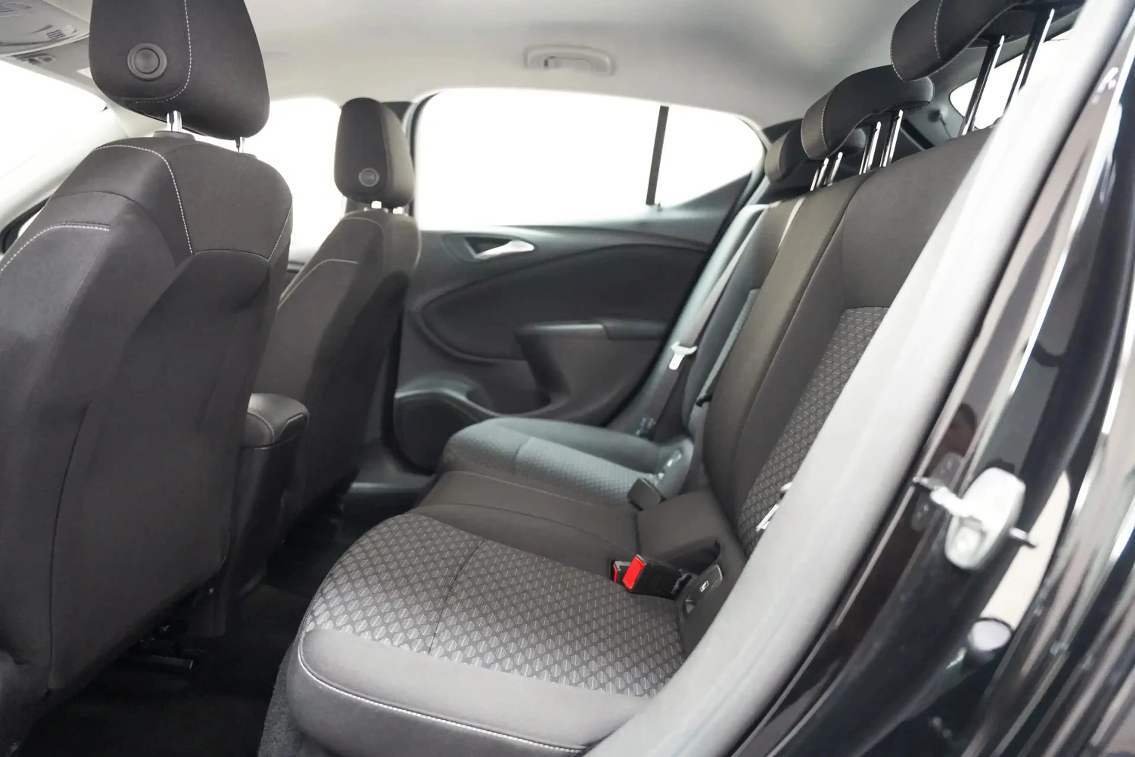 Opel Astra 1.2 Edition [ Navi Apple/Android LED PDC Cruise ] — photo 9