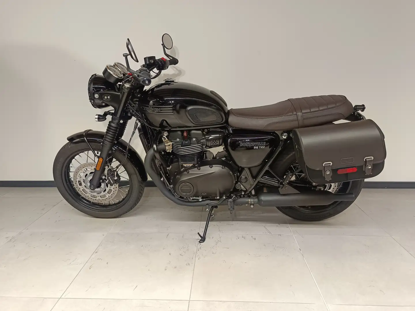 Triumph Bonneville T100 Noir - 1