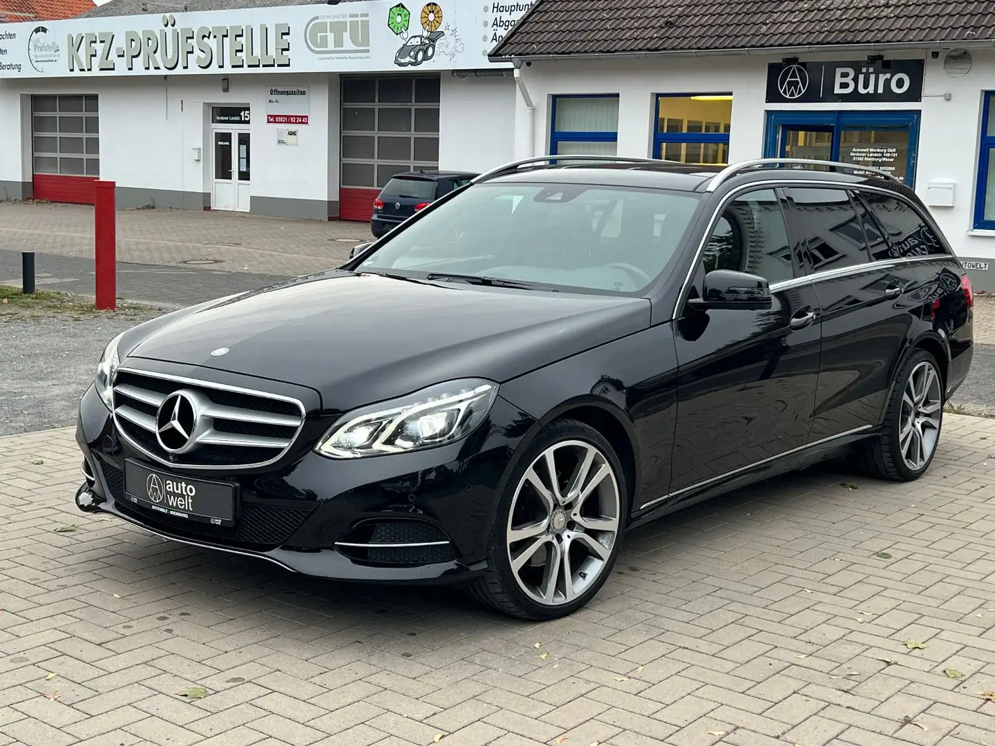 Mercedes-Benz E 350 T, 4Matic, Pano, HK, LED, Scheclheft, Assi Noir - 1