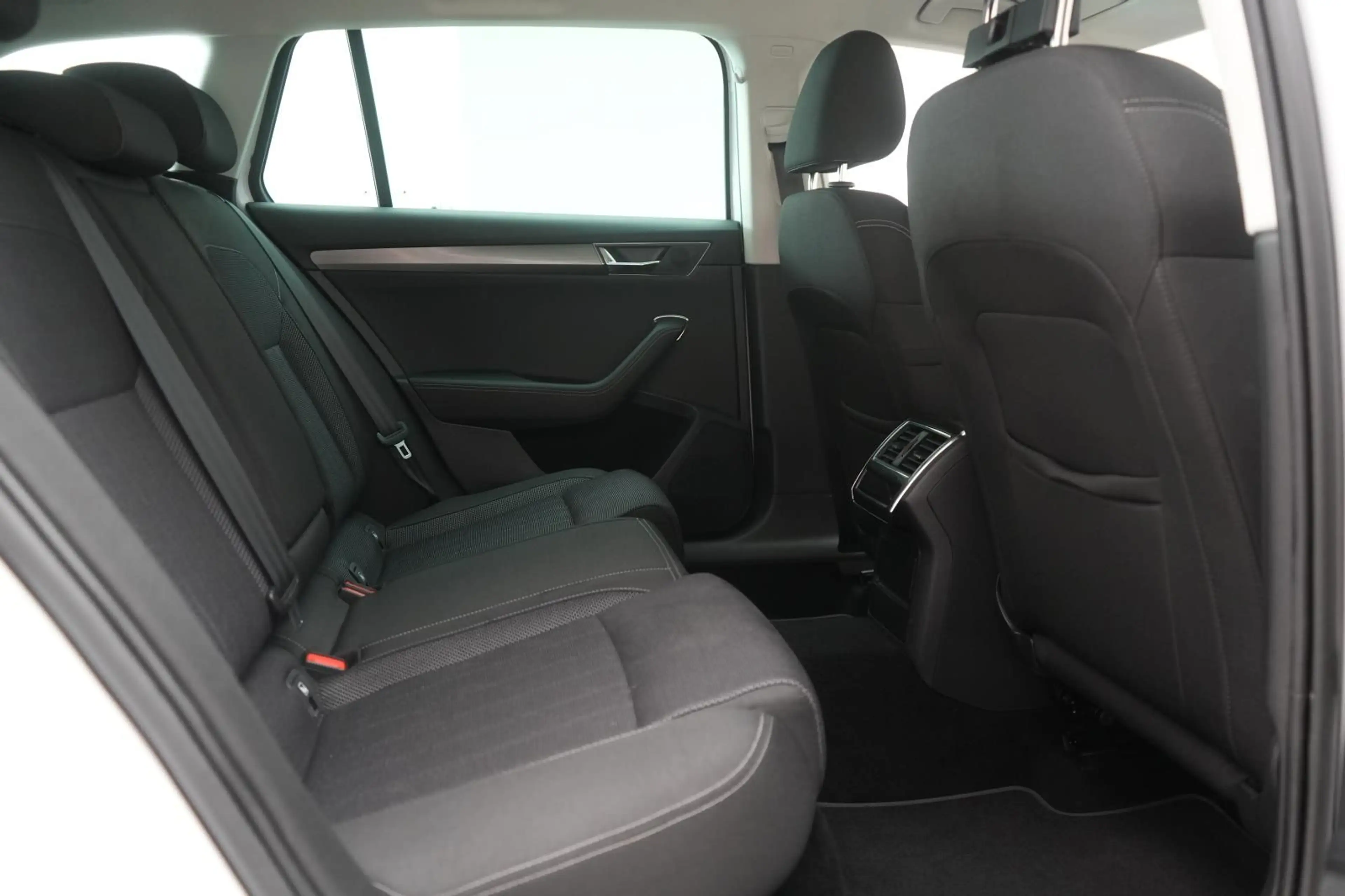 Skoda Superb 2.0 TDI DSG Style CarPlay/ACC/Virtual/Lan — photo 8