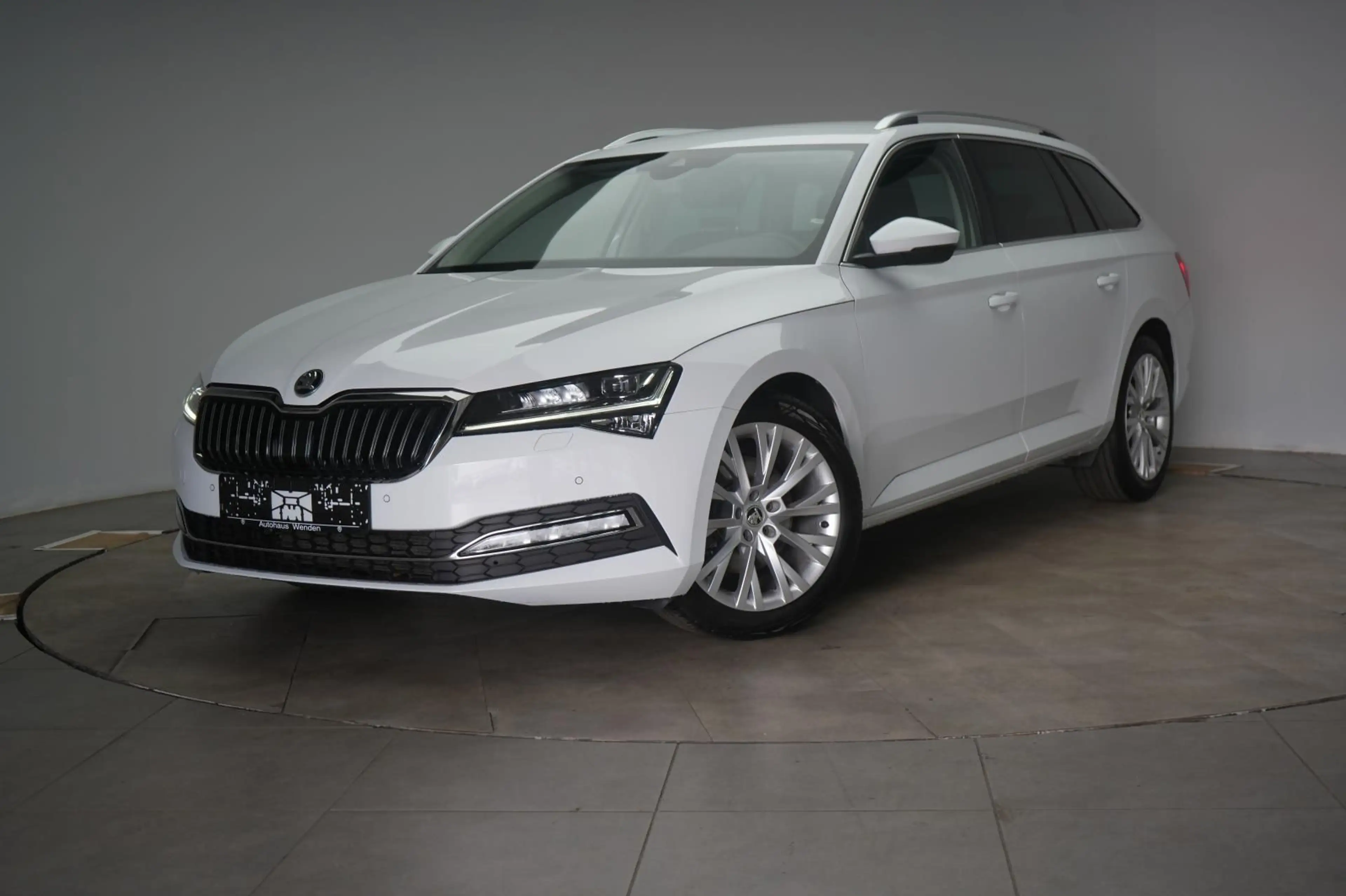 Skoda Superb 2.0 TDI DSG Style CarPlay/ACC/Virtual/Lan — photo 3