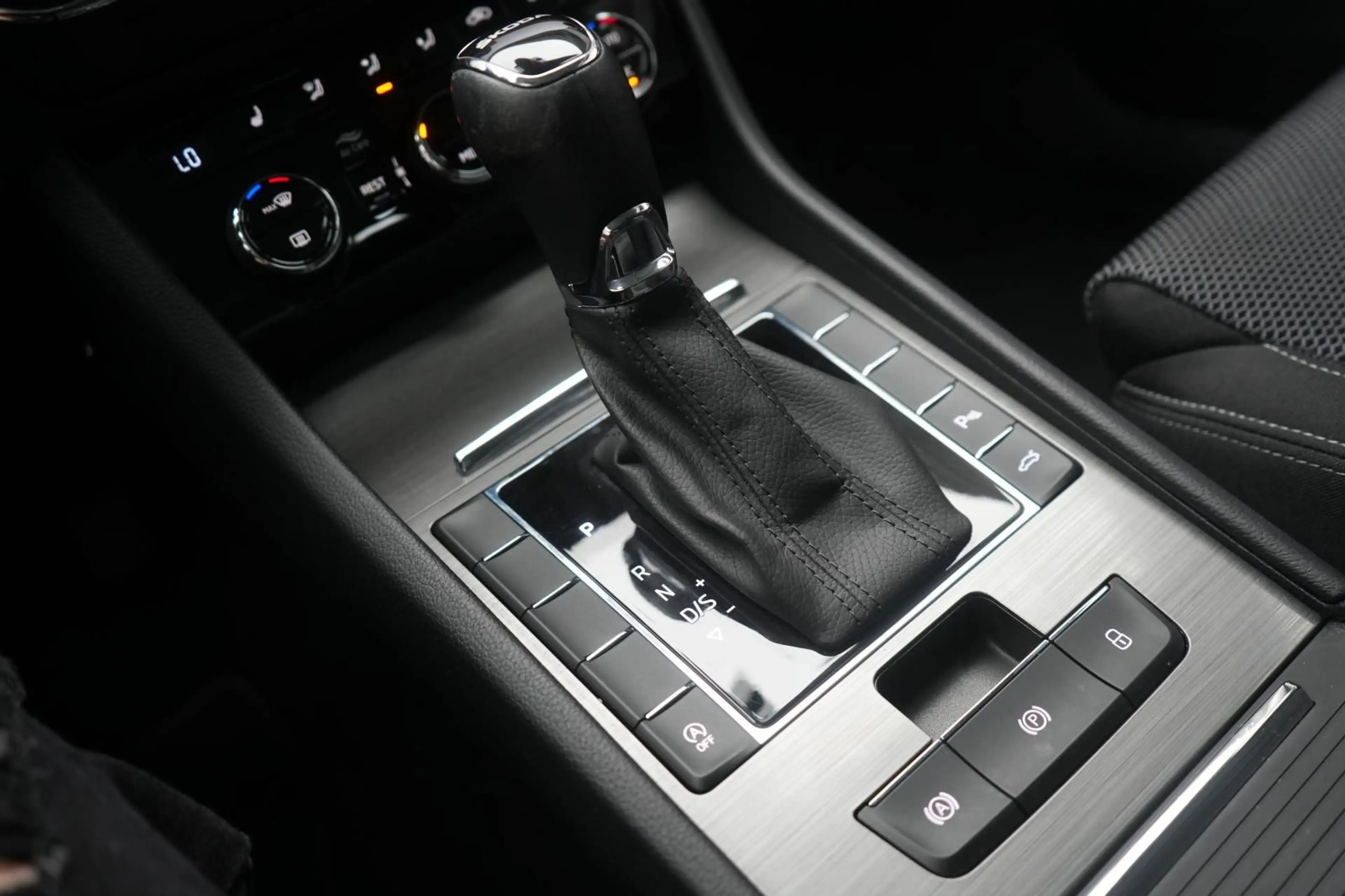 Skoda Superb 2.0 TDI DSG Style CarPlay/ACC/Virtual/Lan — photo 15