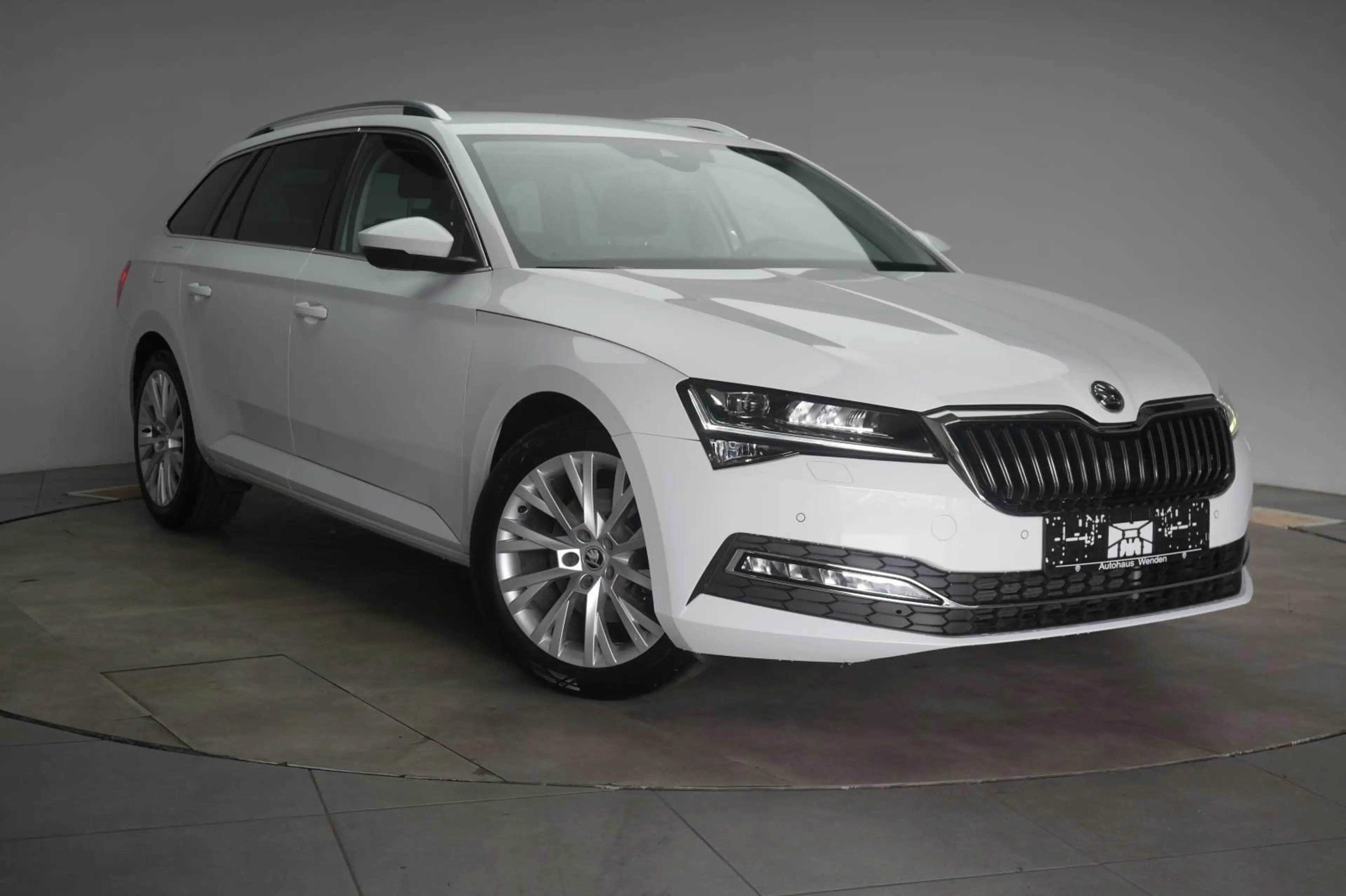 Skoda Superb 2.0 TDI DSG Style CarPlay/ACC/Virtual/Lan