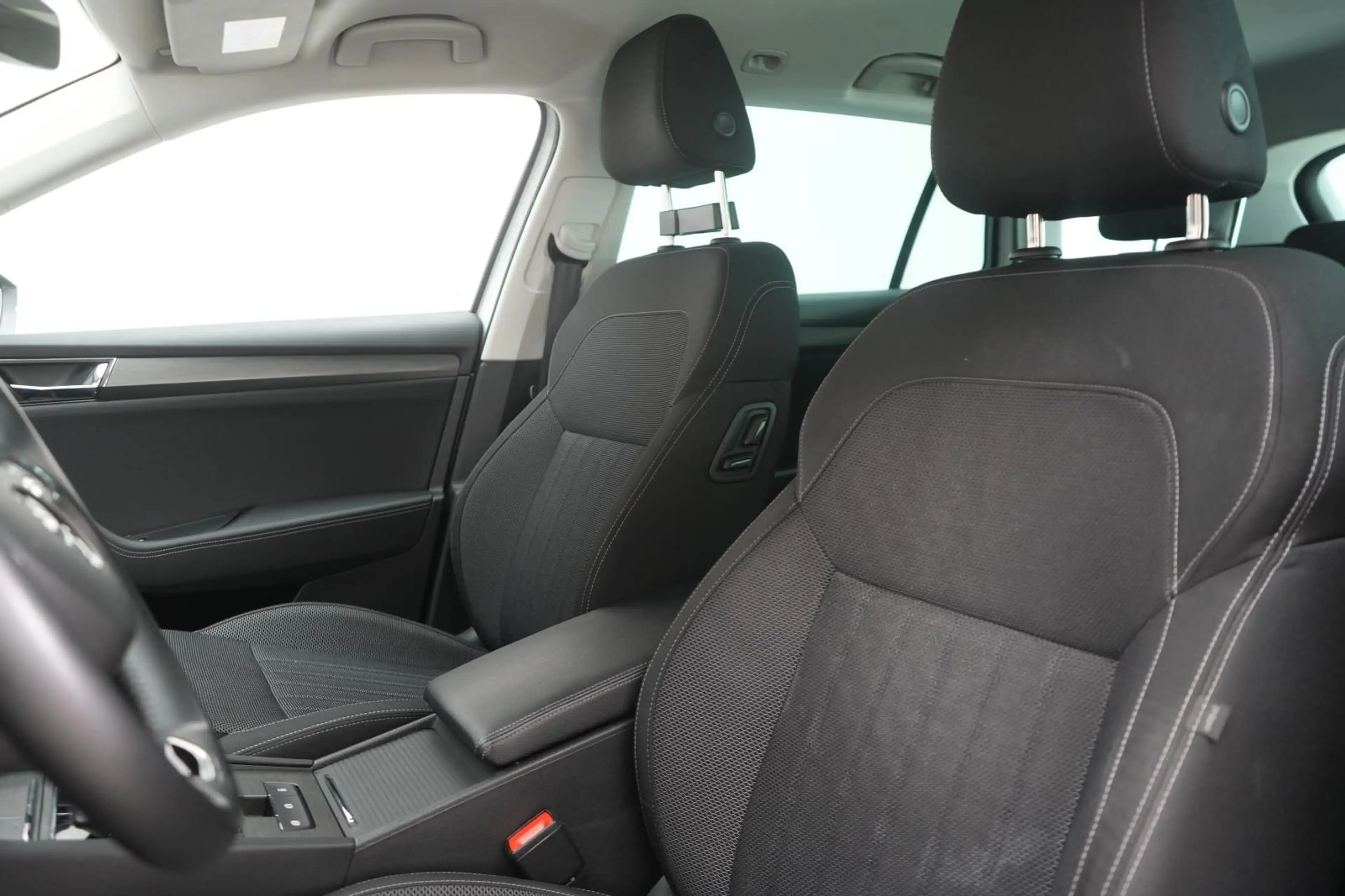 Skoda Superb 2.0 TDI DSG Style CarPlay/ACC/Virtual/Lan — photo 10