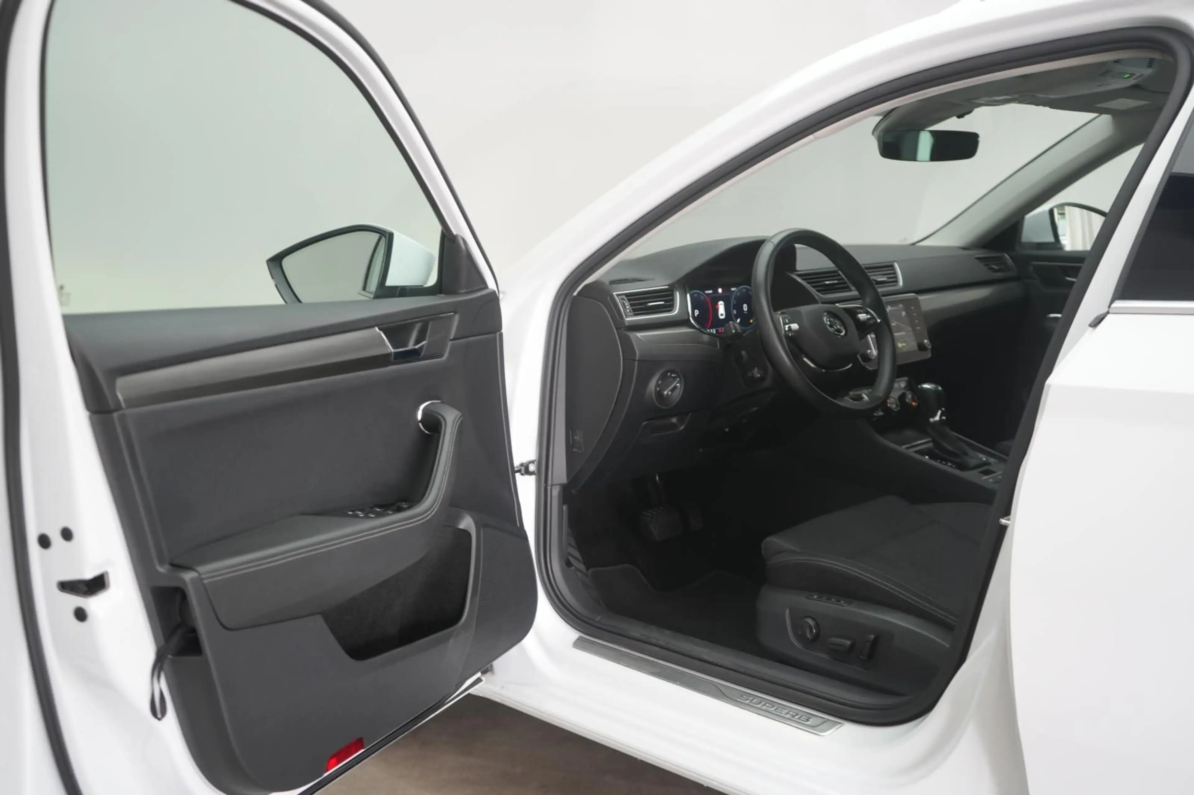 Skoda Superb 2.0 TDI DSG Style CarPlay/ACC/Virtual/Lan — photo 11