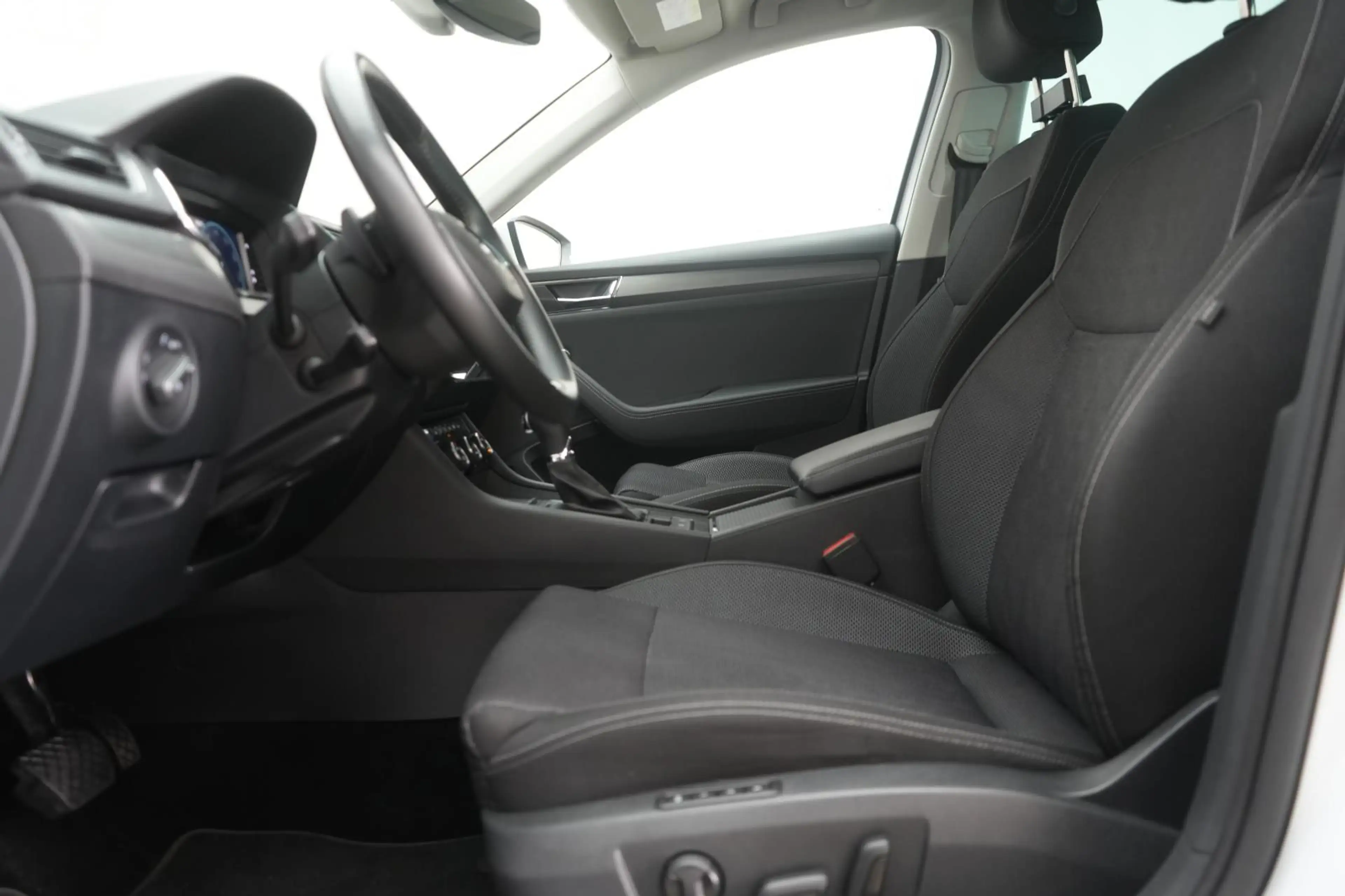 Skoda Superb 2.0 TDI DSG Style CarPlay/ACC/Virtual/Lan — photo 9