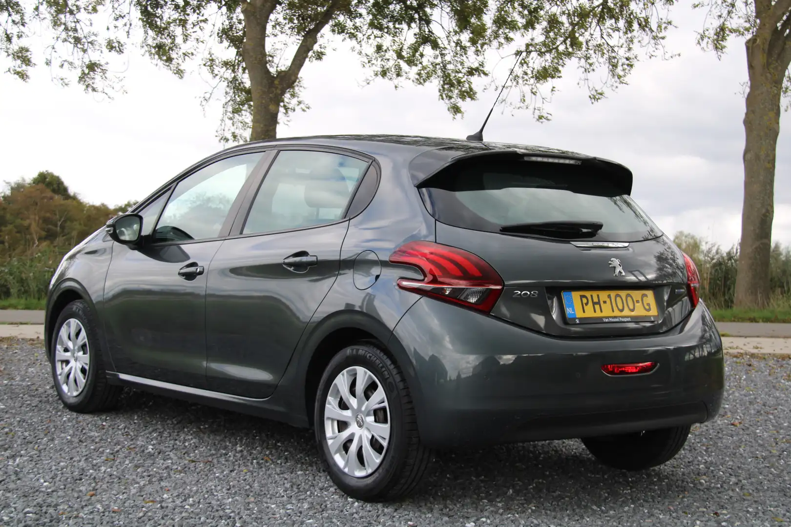Peugeot 208 1.2 5drs Blue Lion - 1e eigenaar - 41dkm - CarPlay Gris - 2