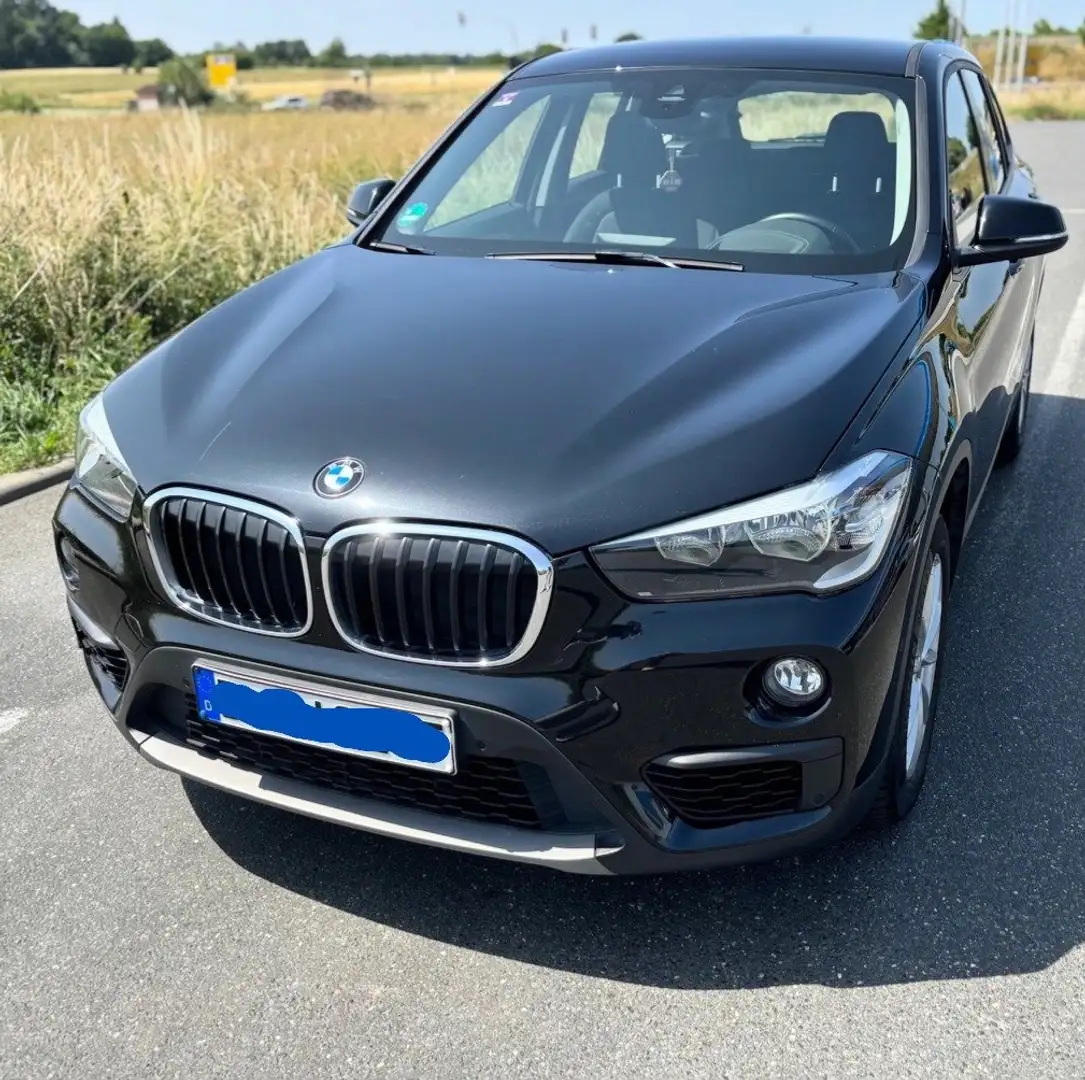 BMW X1 BMW X1 sDrive 18d Schwarz - 1