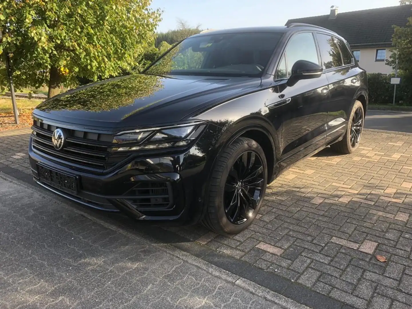 Volkswagen Touareg Touareg 3.0 V6 e-Hybrid 4Motion Aut. R Czarny - 1