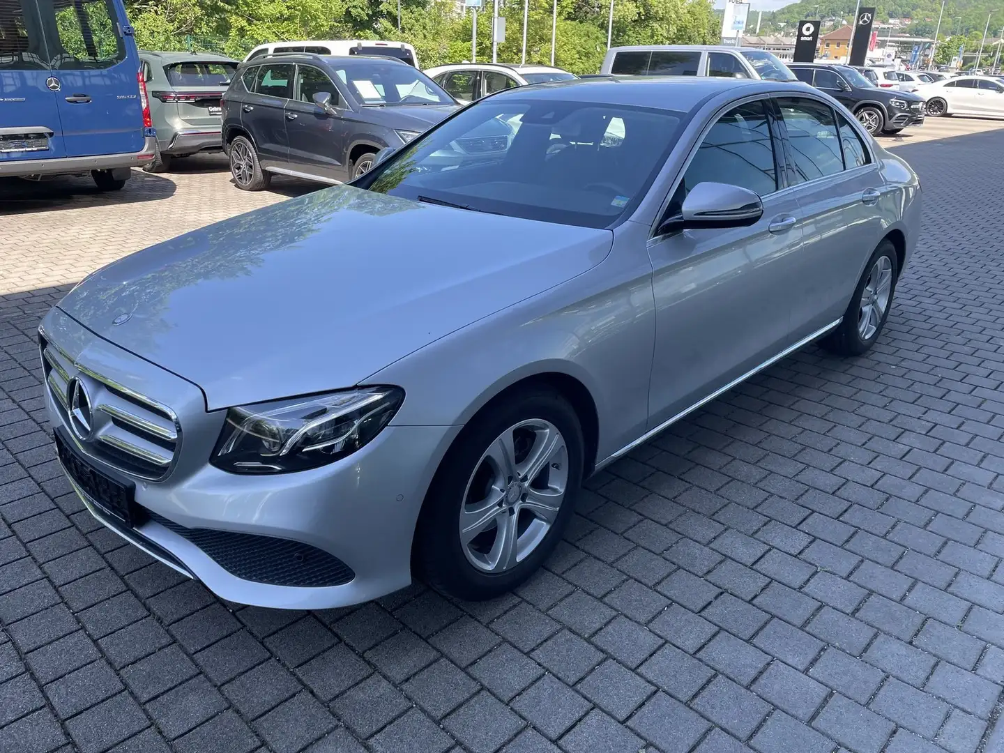Mercedes-Benz E 200 AVANTGARDE MULTIBEAM*Kamera*COMAND*Widescr Argent - 1