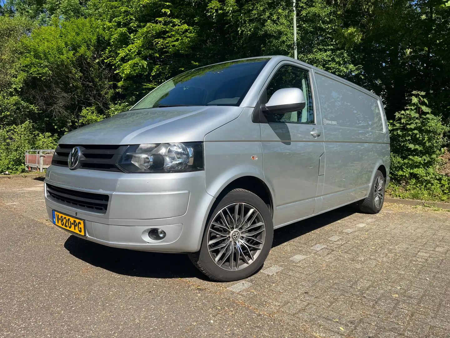 Volkswagen Transporter Transporter 2.0 TDI L2H1 Tr. DC Plateado - 1