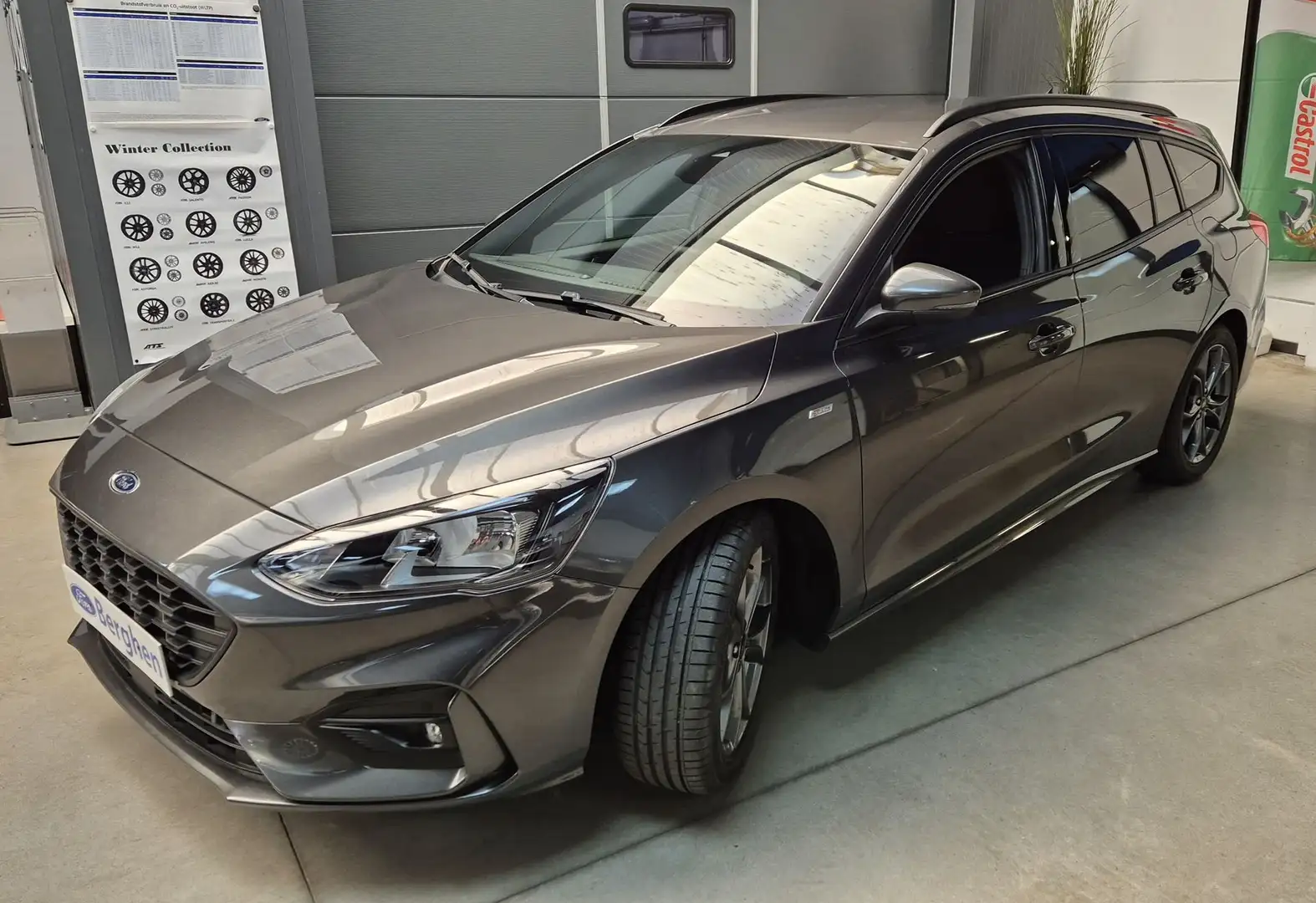 Ford Focus EcoBoost ST-Line Business AUT Grijs - 2