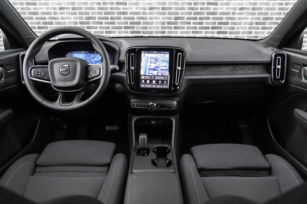 Volvo EX40 2026