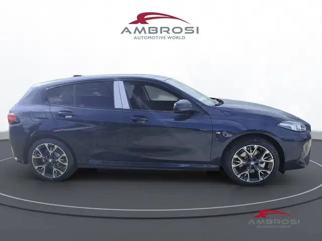 BMW 1 Series view 3