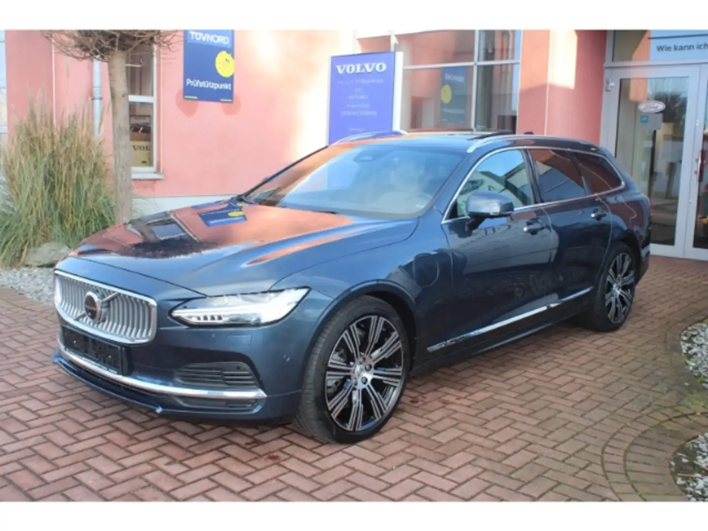 Volvo V90 T8 AWD Plug-In Hybrid Inscription mit Panorama,AHK Blau - 1