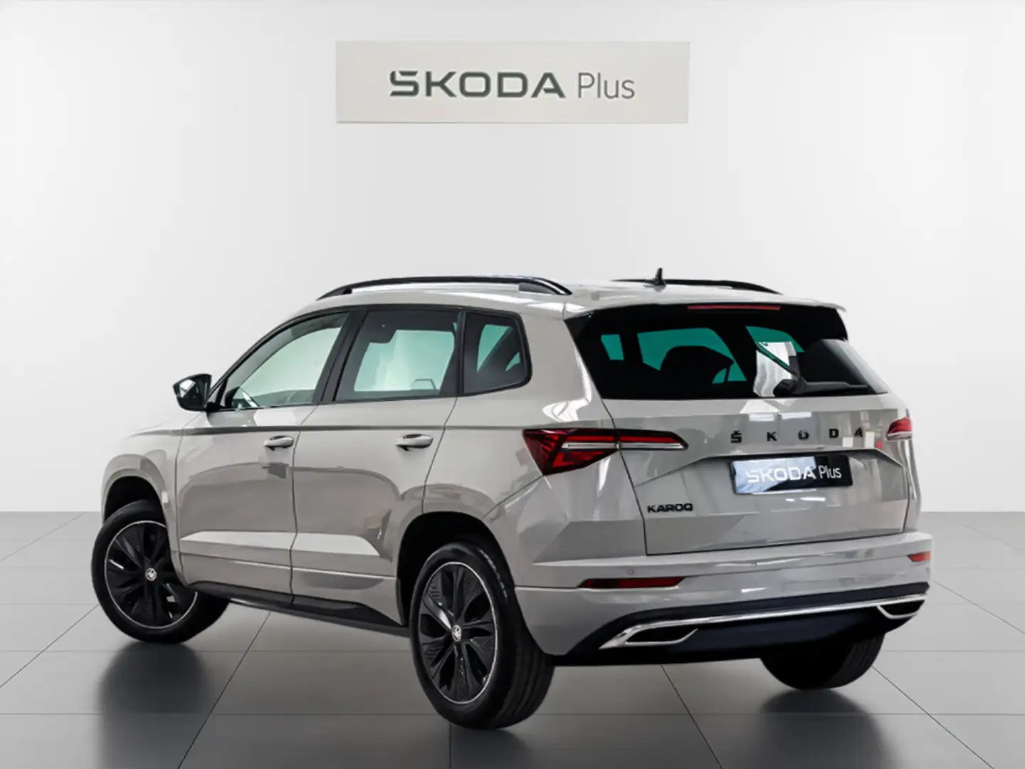 Skoda Karoq 2.0TDI AdBlue Sportline 110kW Gris - 2