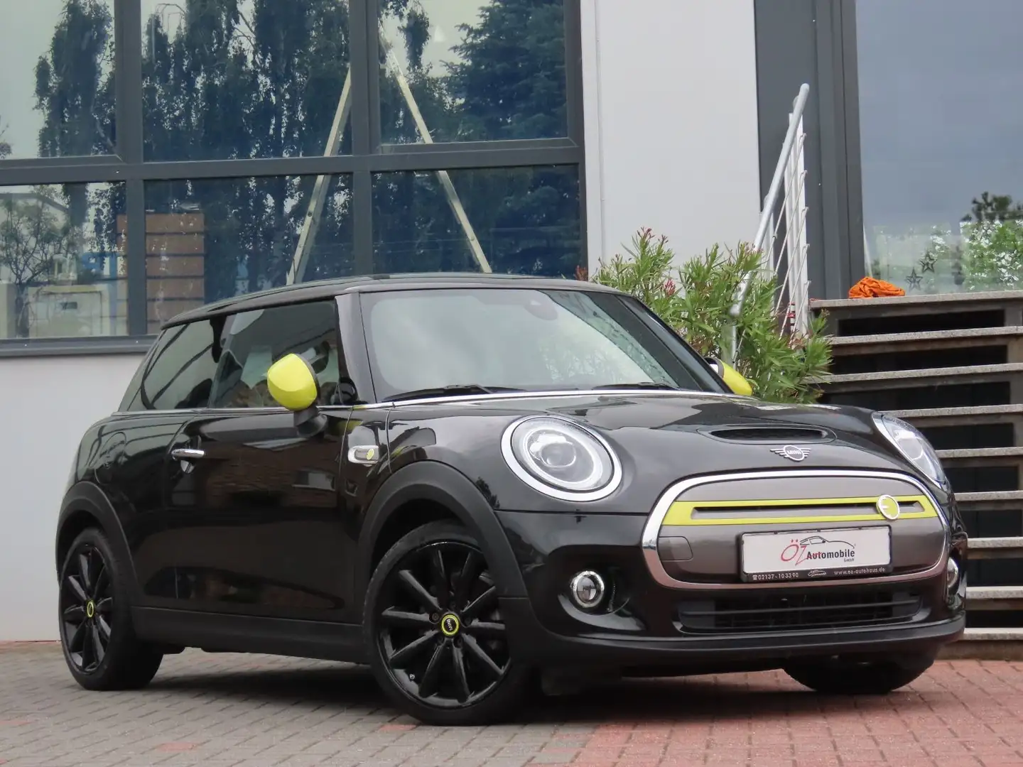 MINI Cooper SE Trim M Autom. Kamera Ambiente Schwarz - 1