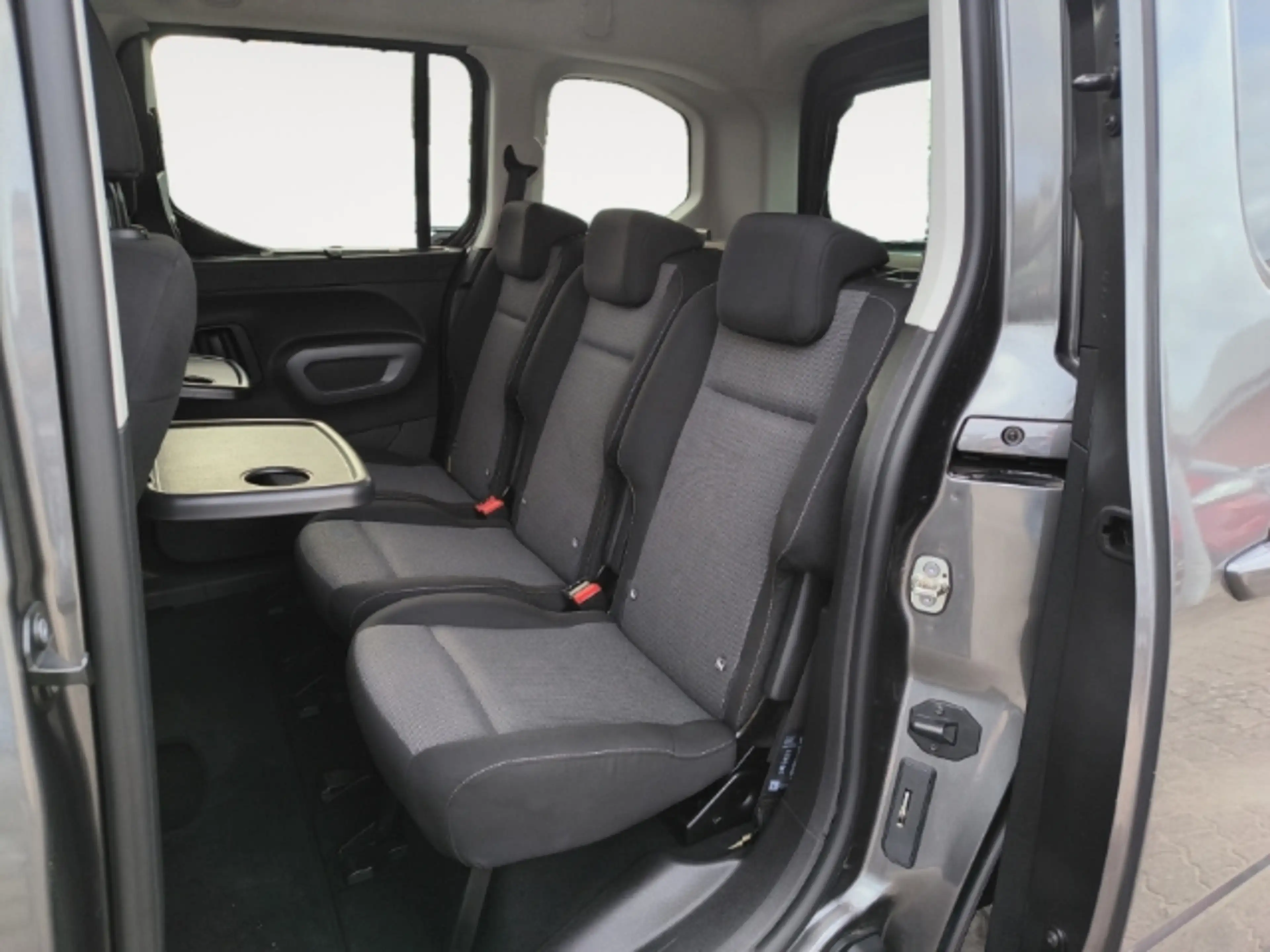 Toyota Proace City Team Deutschland-RFK-ASSIST.-GJR-AHK-TEMPO-SHZ-DAB — photo 15