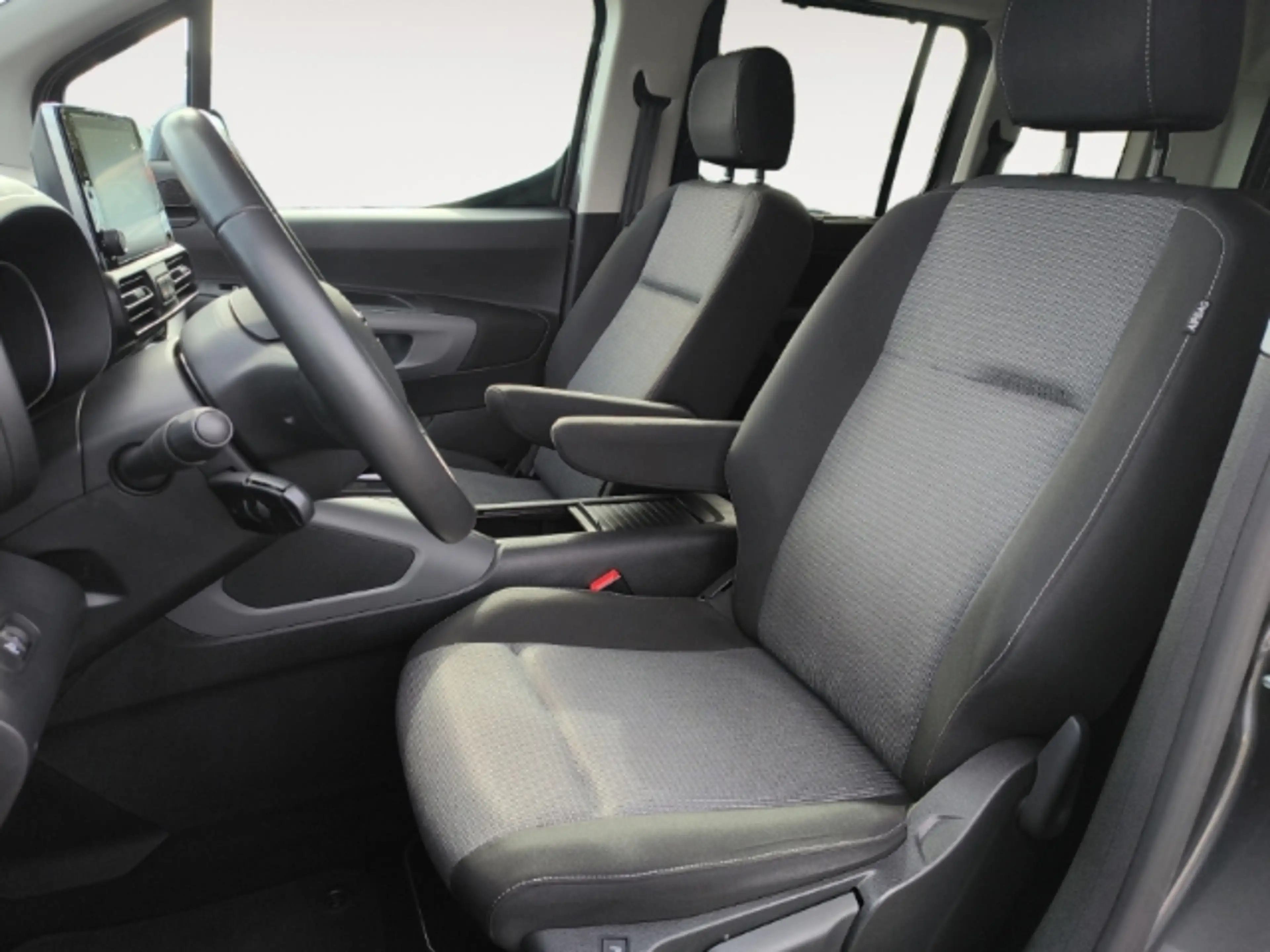 Toyota Proace City Team Deutschland-RFK-ASSIST.-GJR-AHK-TEMPO-SHZ-DAB — photo 10