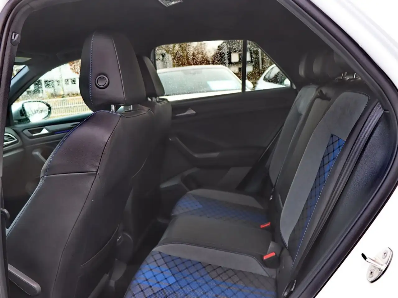Volkswagen T-Roc R 4MOTION 2.0 TSI OPF DSG LED/NAVI/BEATS/RÜCKFK 6
