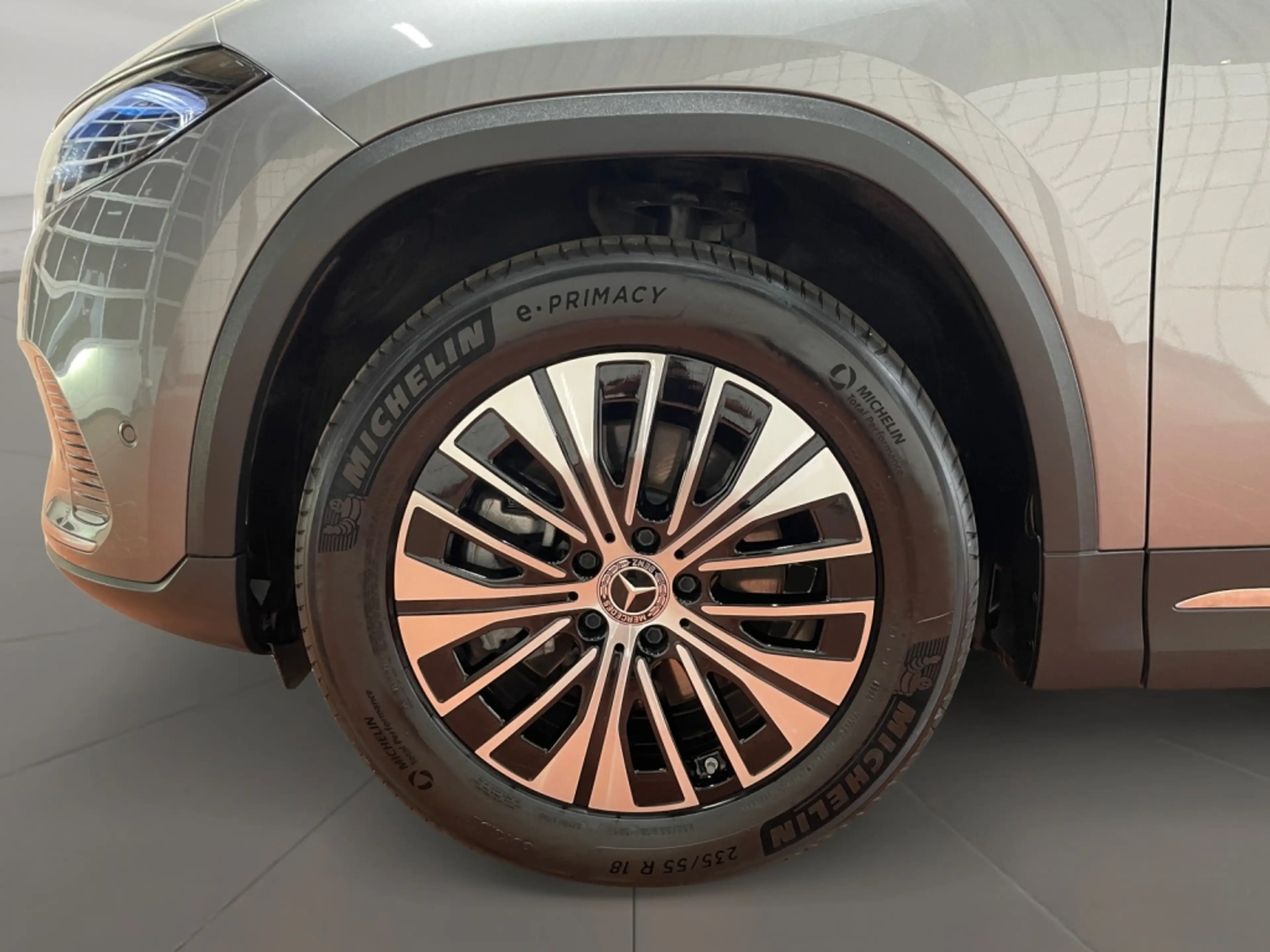 Mercedes-Benz EQA 250 + Progressive ILS+MBUX+Progressive+Wide — photo 9