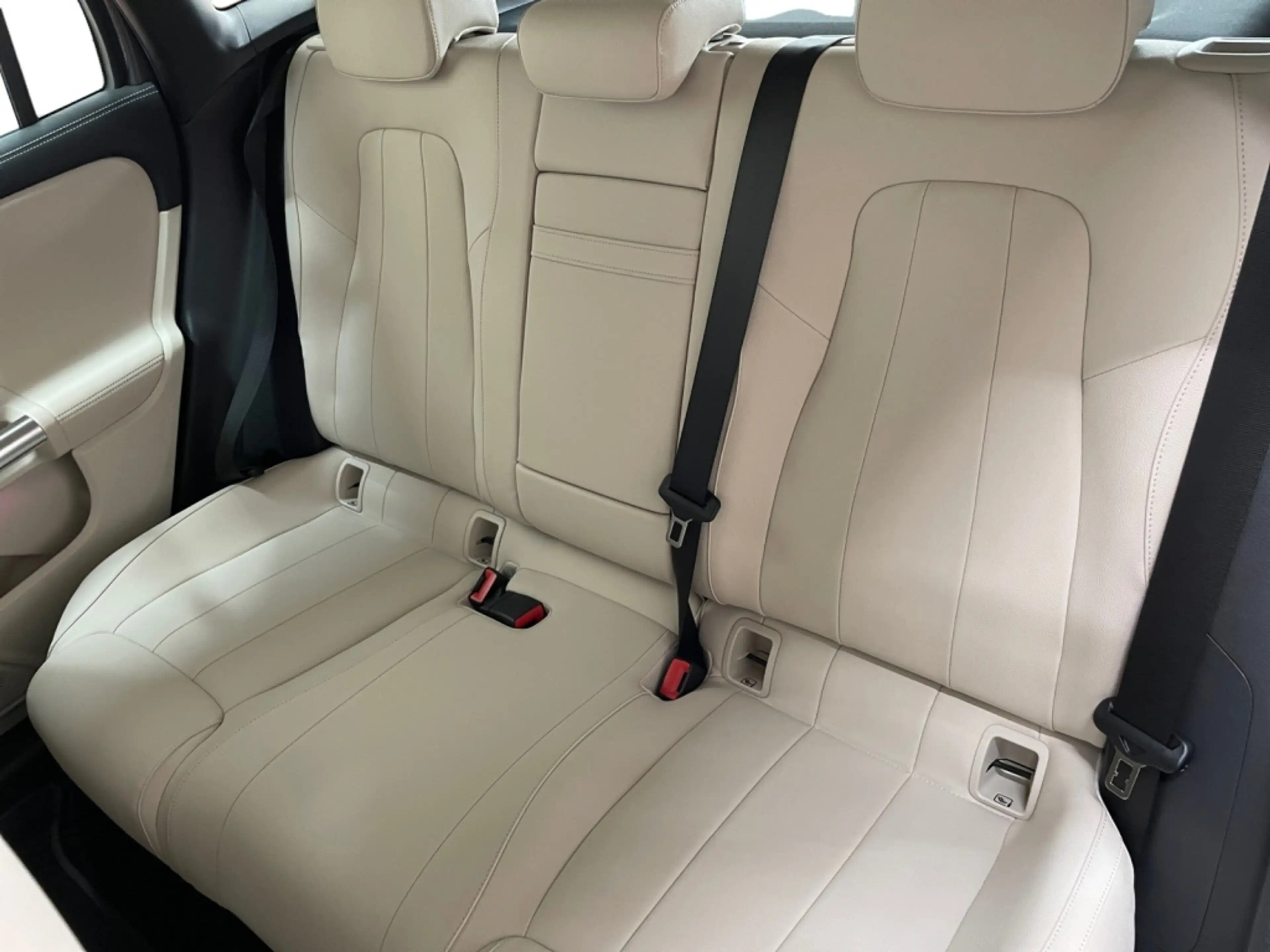 Mercedes-Benz EQA 250 + Progressive ILS+MBUX+Progressive+Wide — photo 12
