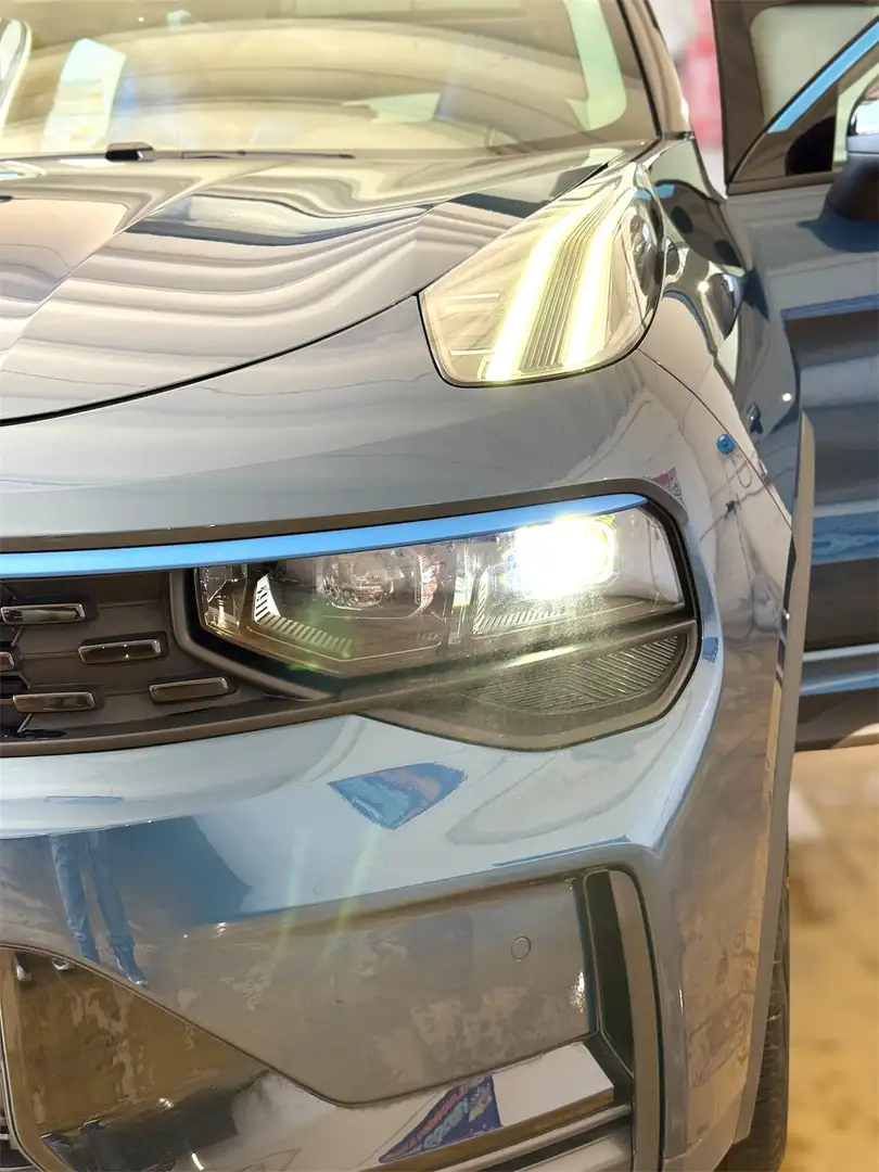 Lynk & Co 01 01 1.5 td phev auto Bleu - 1