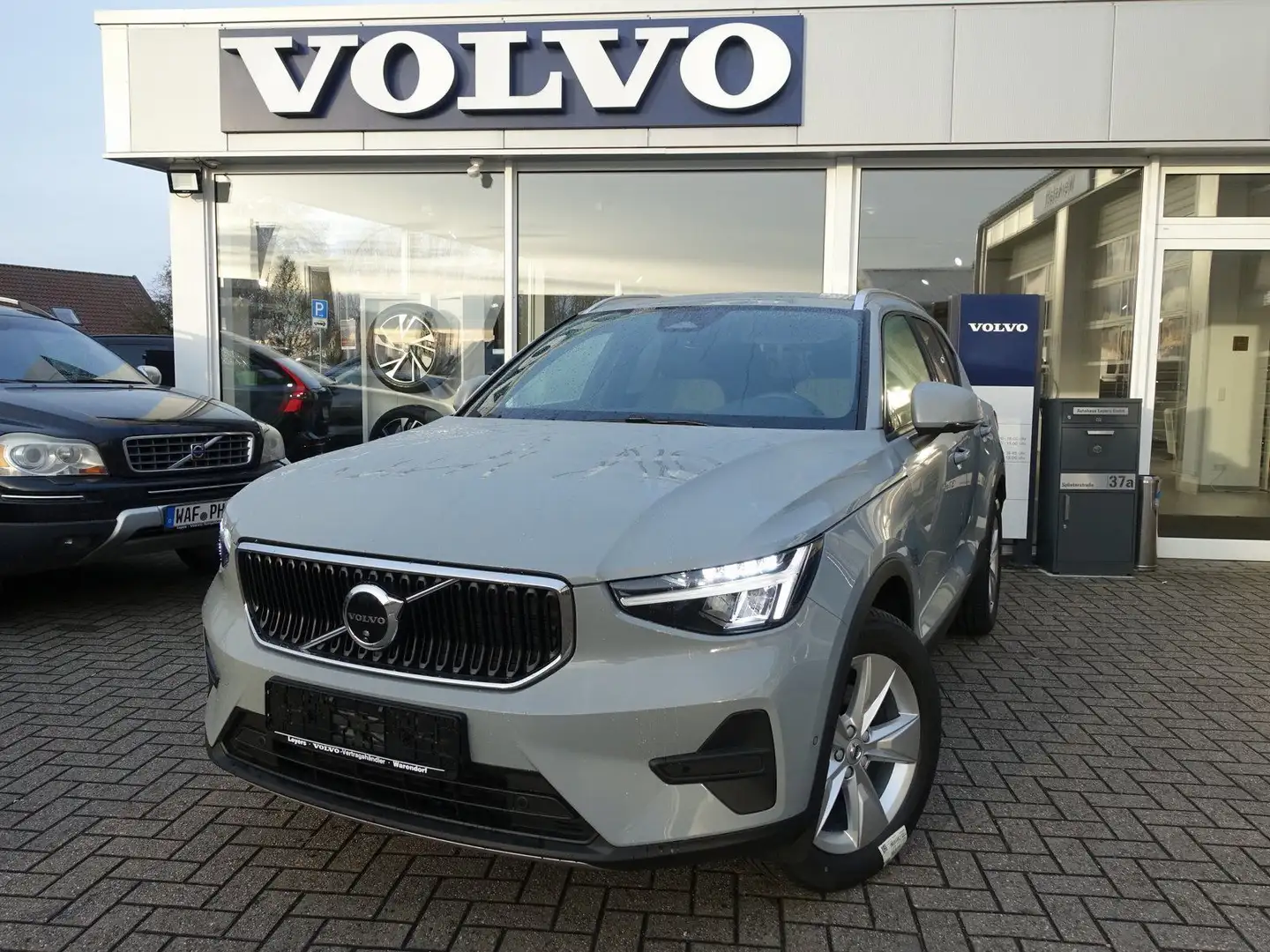 Volvo XC40 Core B3 Mild-Hybrid/360°/Memory/BLS/Carplay Grau - 1
